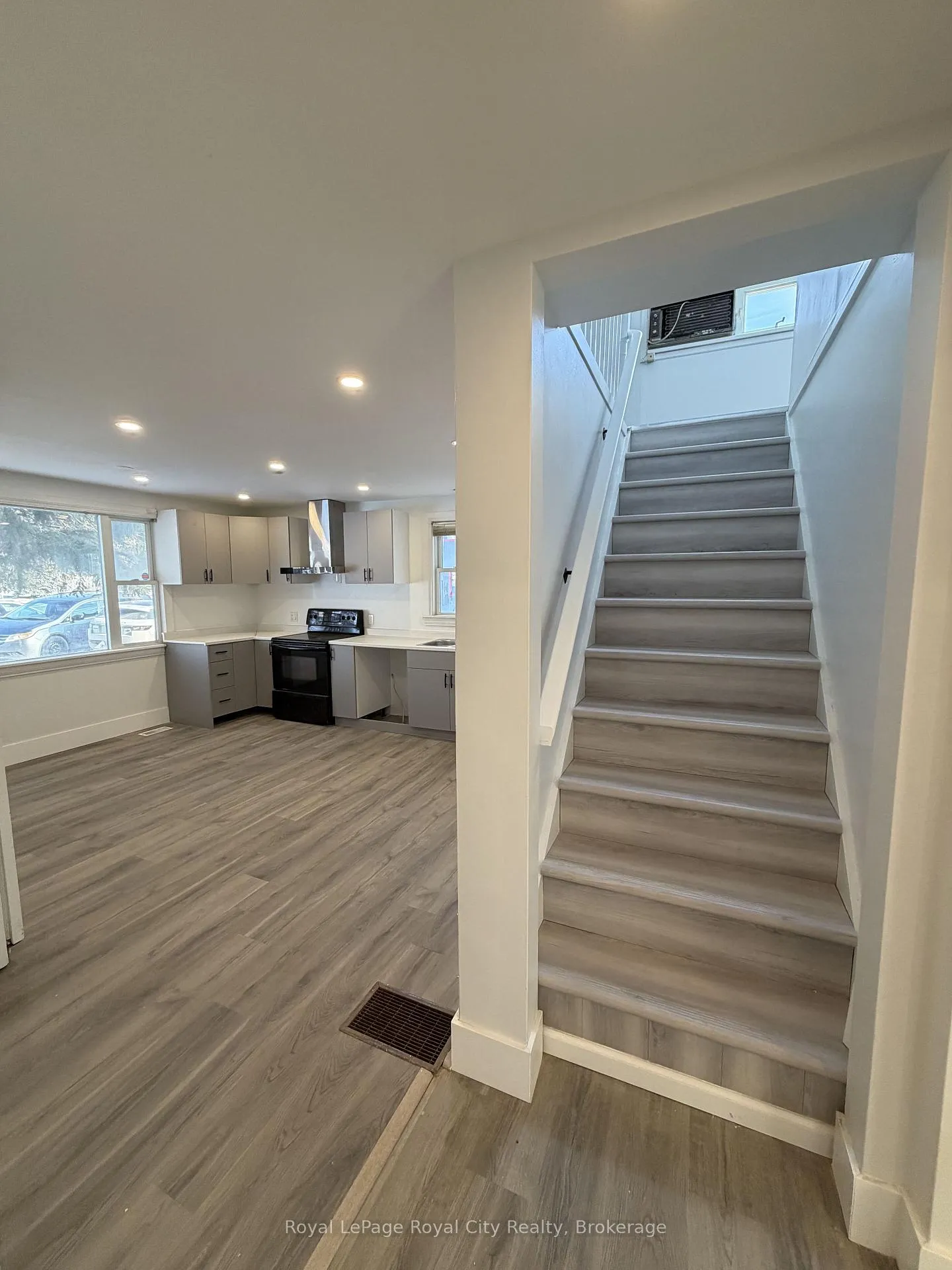 Photo 17 of 1475 Gordon Street, Guelph, Clairfields/Hanlon Business Park — HOMEH