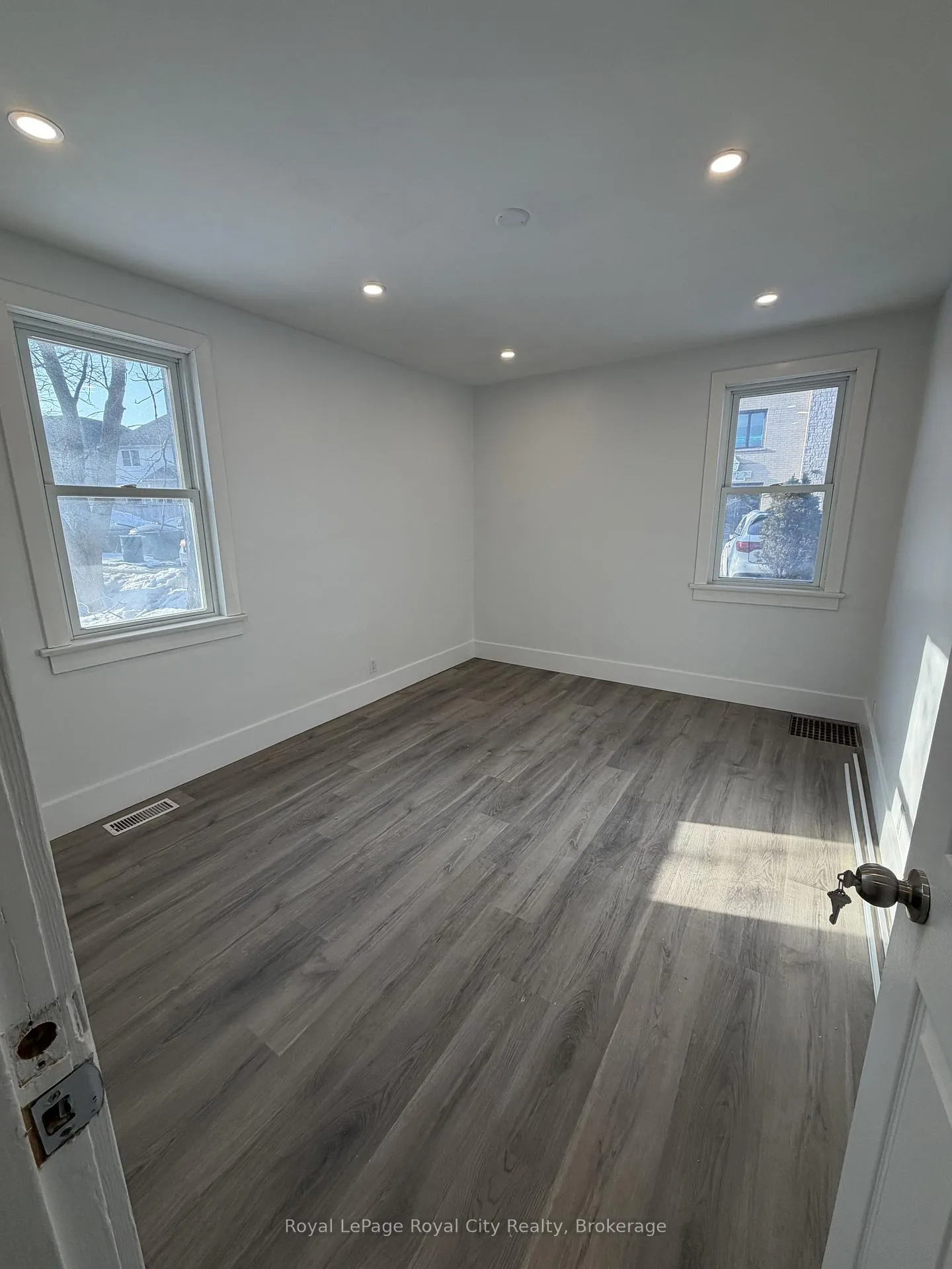 Photo 22 of 1475 Gordon Street, Guelph, Clairfields/Hanlon Business Park — HOMEH