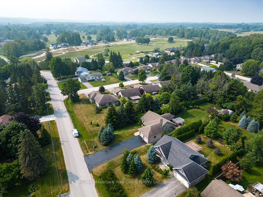 Photo 6 of 450 Ridge Road, Meaford — HOMEH