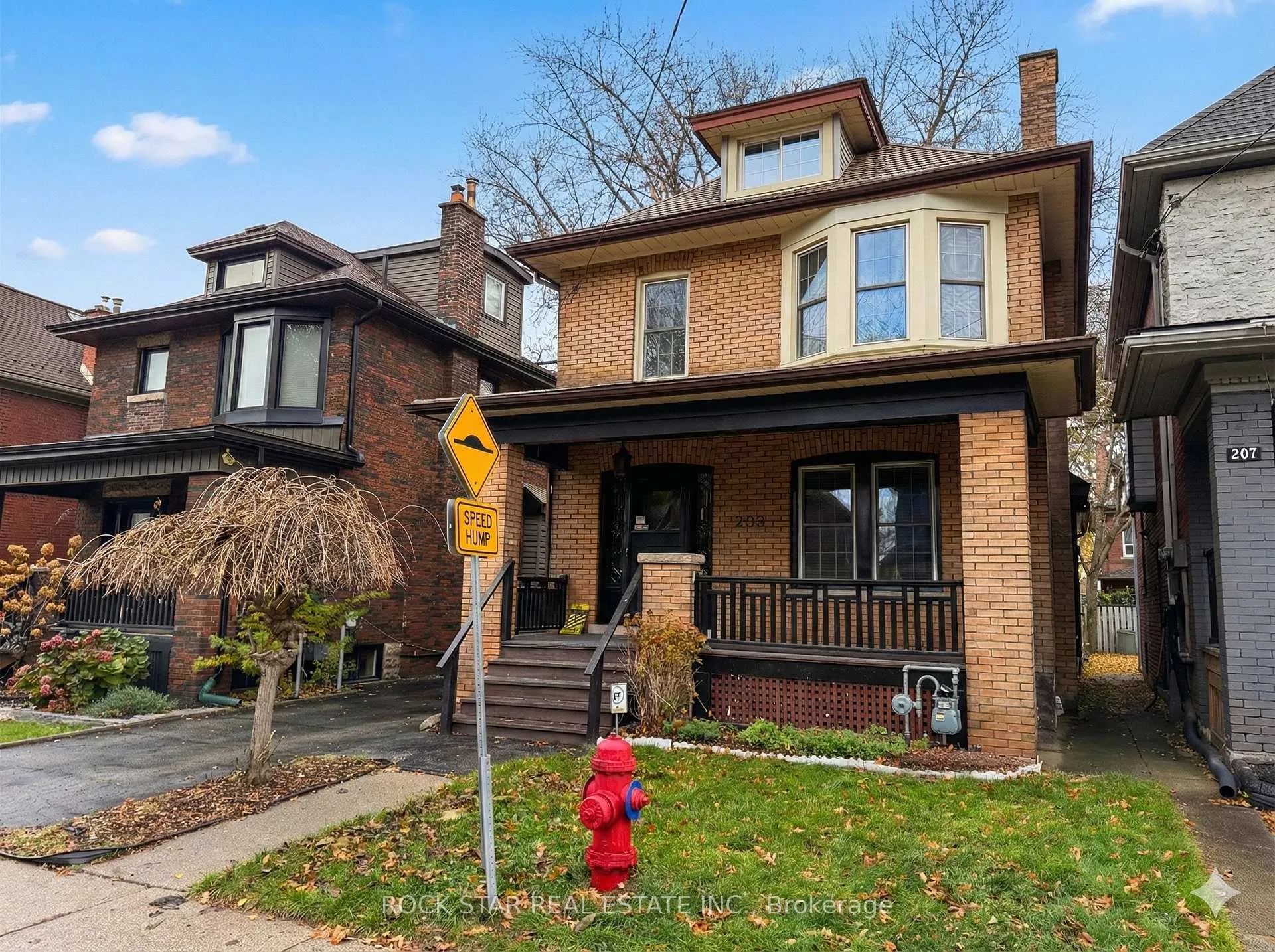 Photo 2 of 203 Fairleigh Avenue S, Hamilton, St. Clair — HOMEH