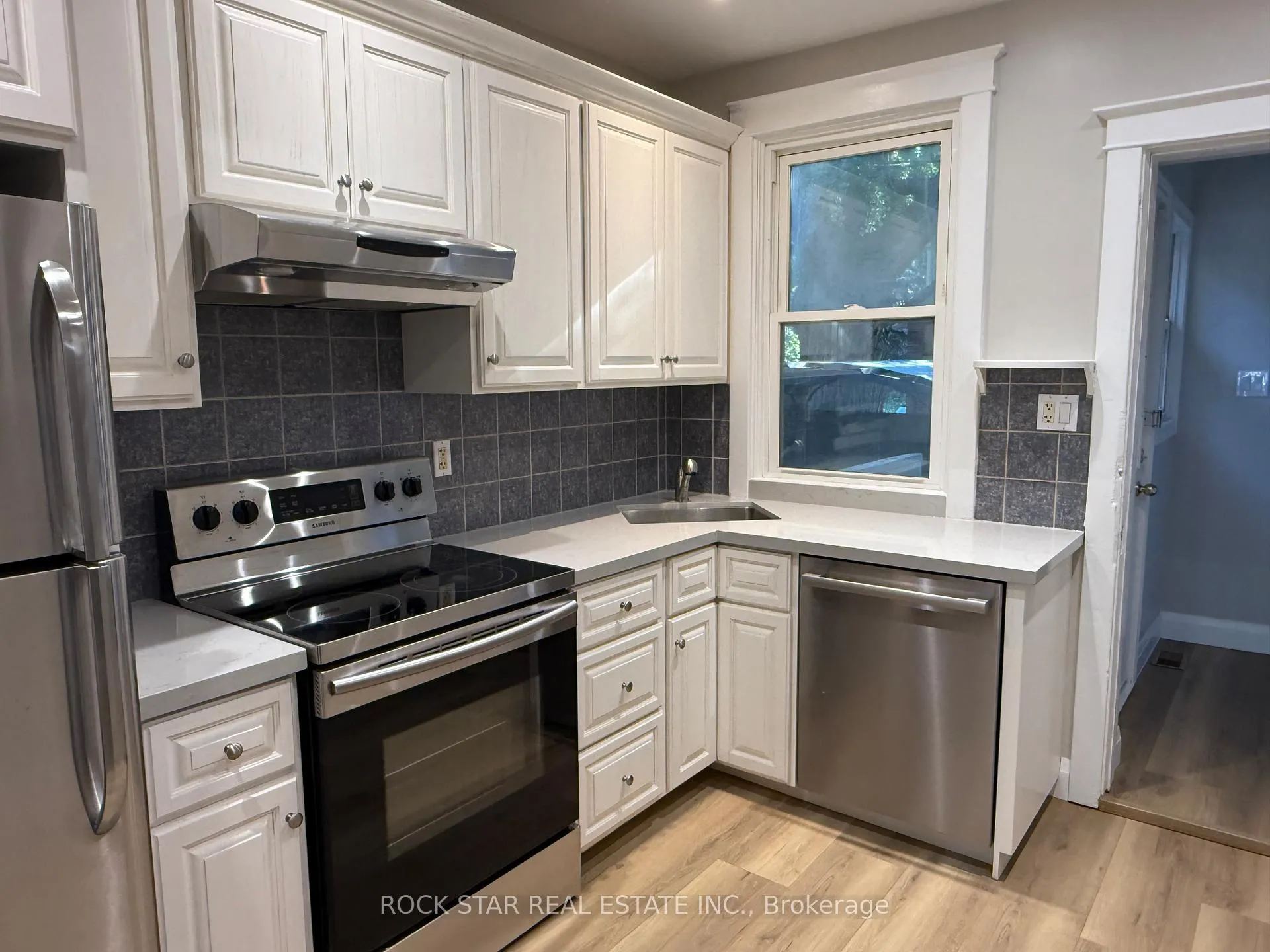 Photo 8 of 203 Fairleigh Avenue S, Hamilton, St. Clair — HOMEH