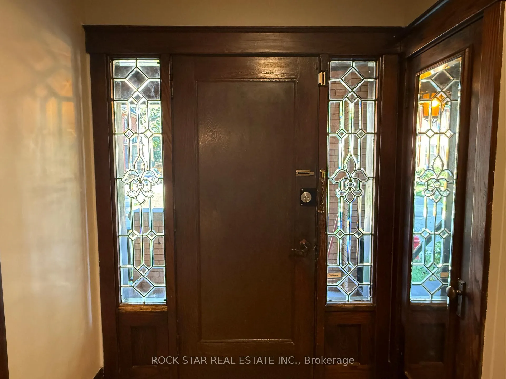 Photo 9 of 203 Fairleigh Avenue S, Hamilton, St. Clair — HOMEH