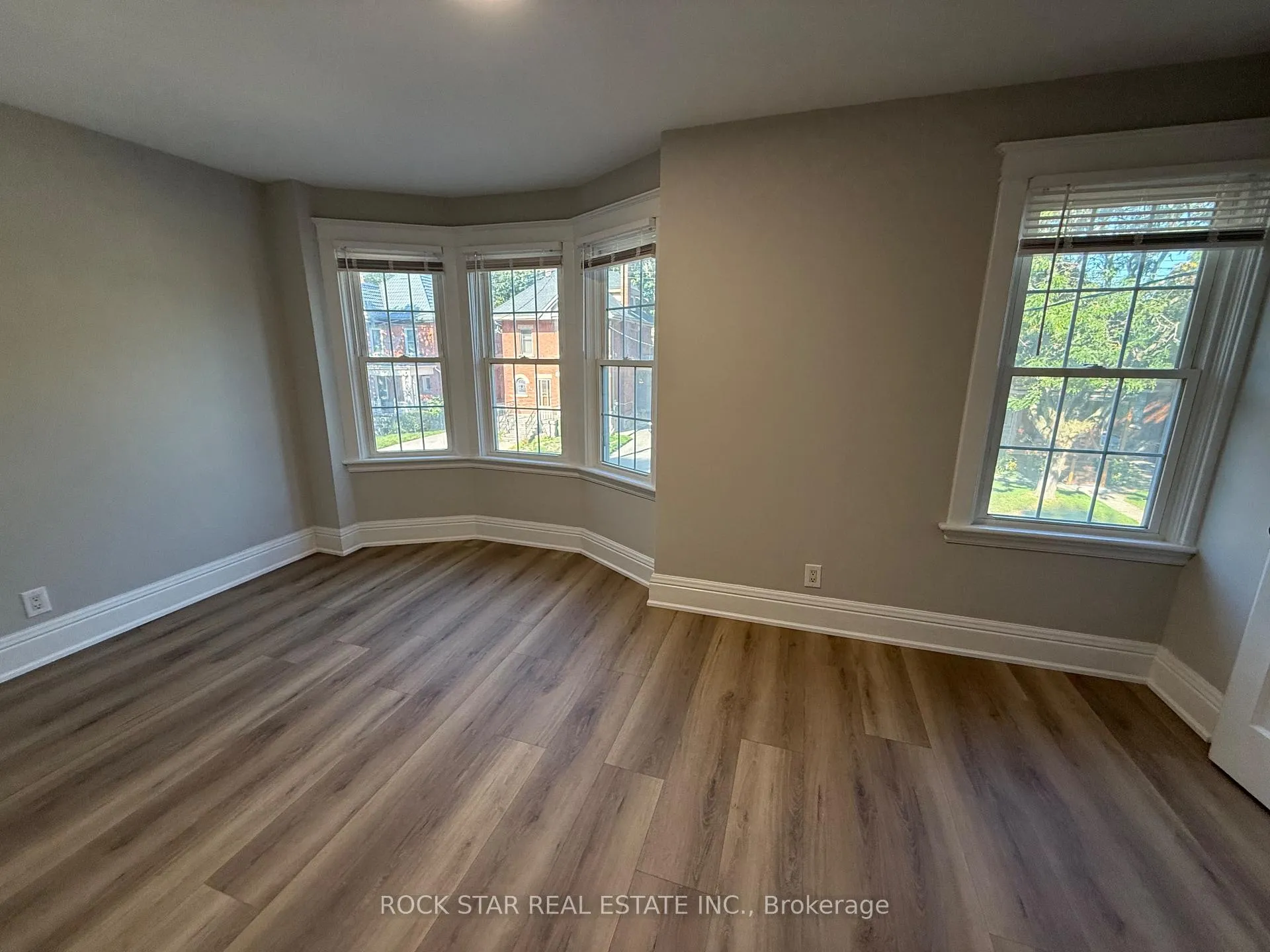 Photo 15 of 203 Fairleigh Avenue S, Hamilton, St. Clair — HOMEH