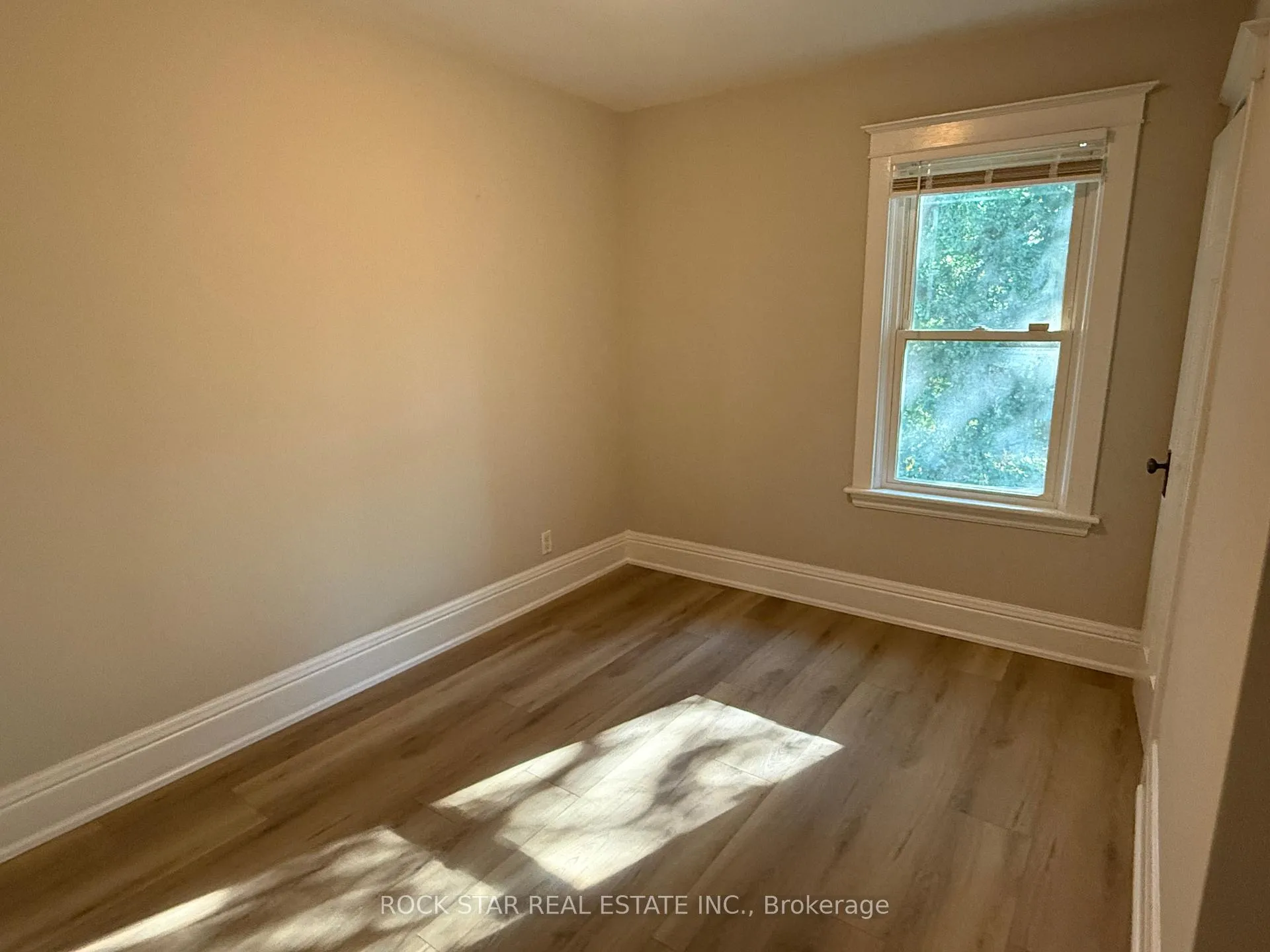 Photo 18 of 203 Fairleigh Avenue S, Hamilton, St. Clair — HOMEH