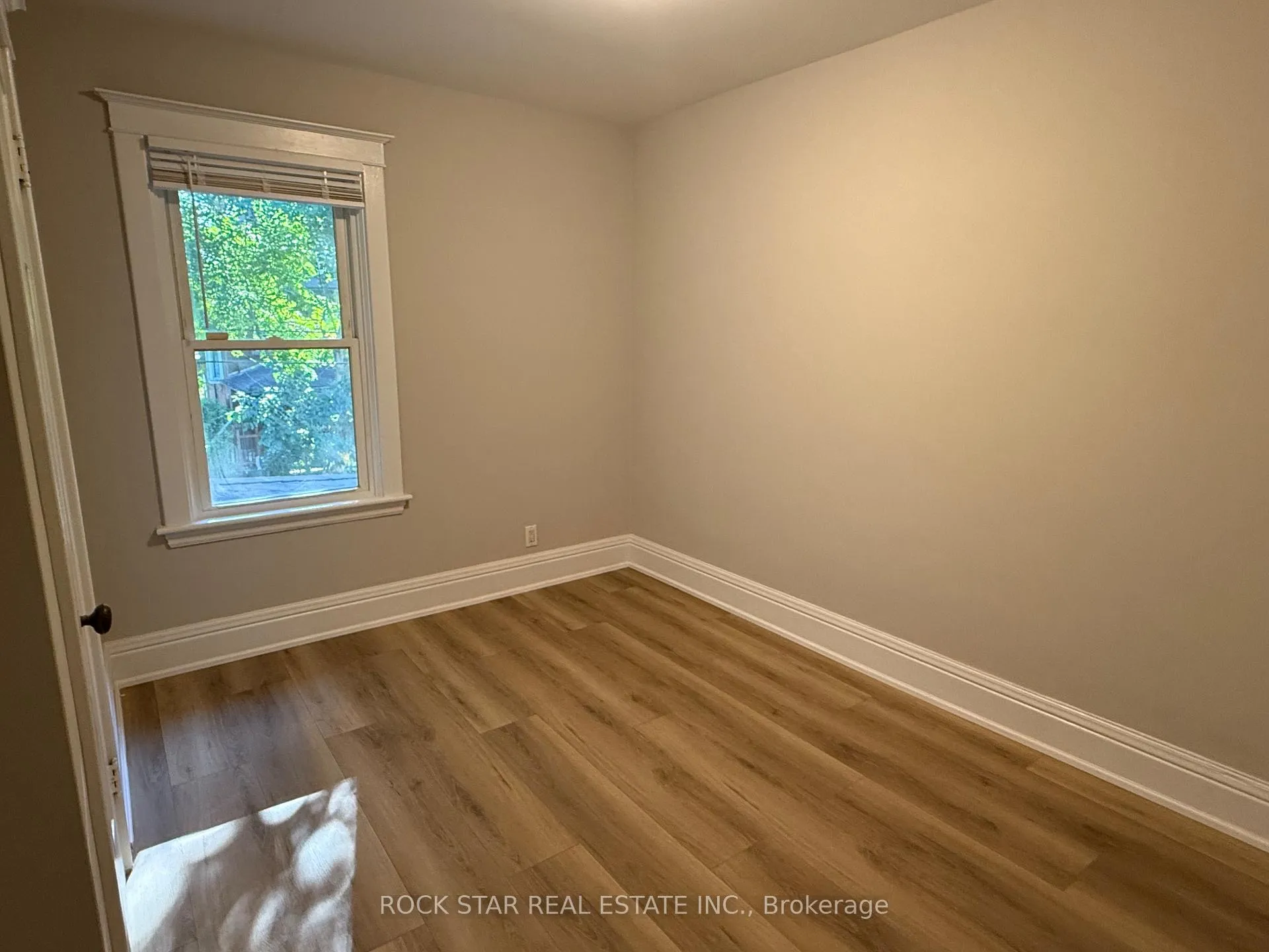 Photo 19 of 203 Fairleigh Avenue S, Hamilton, St. Clair — HOMEH
