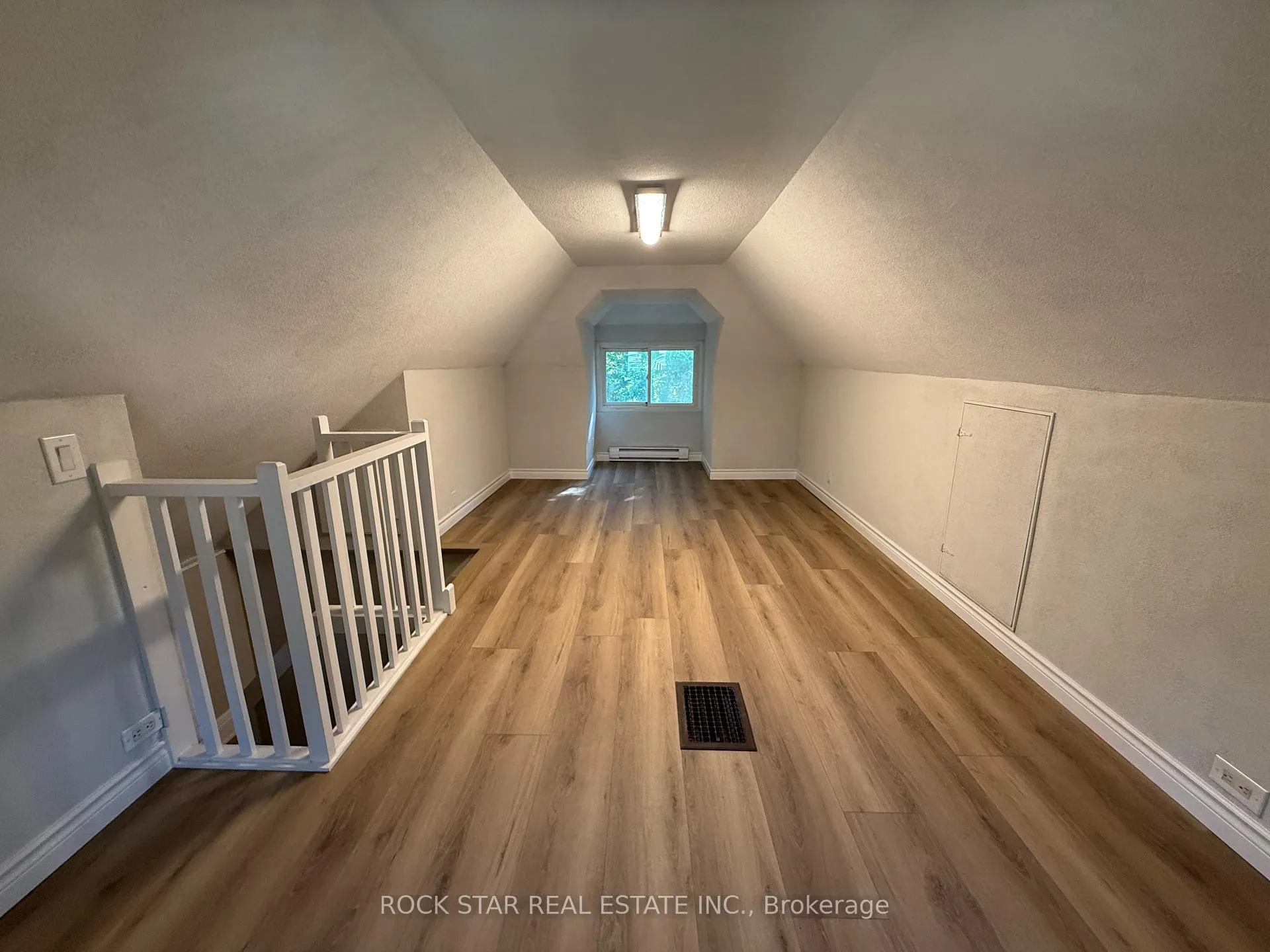 Photo 22 of 203 Fairleigh Avenue S, Hamilton, St. Clair — HOMEH