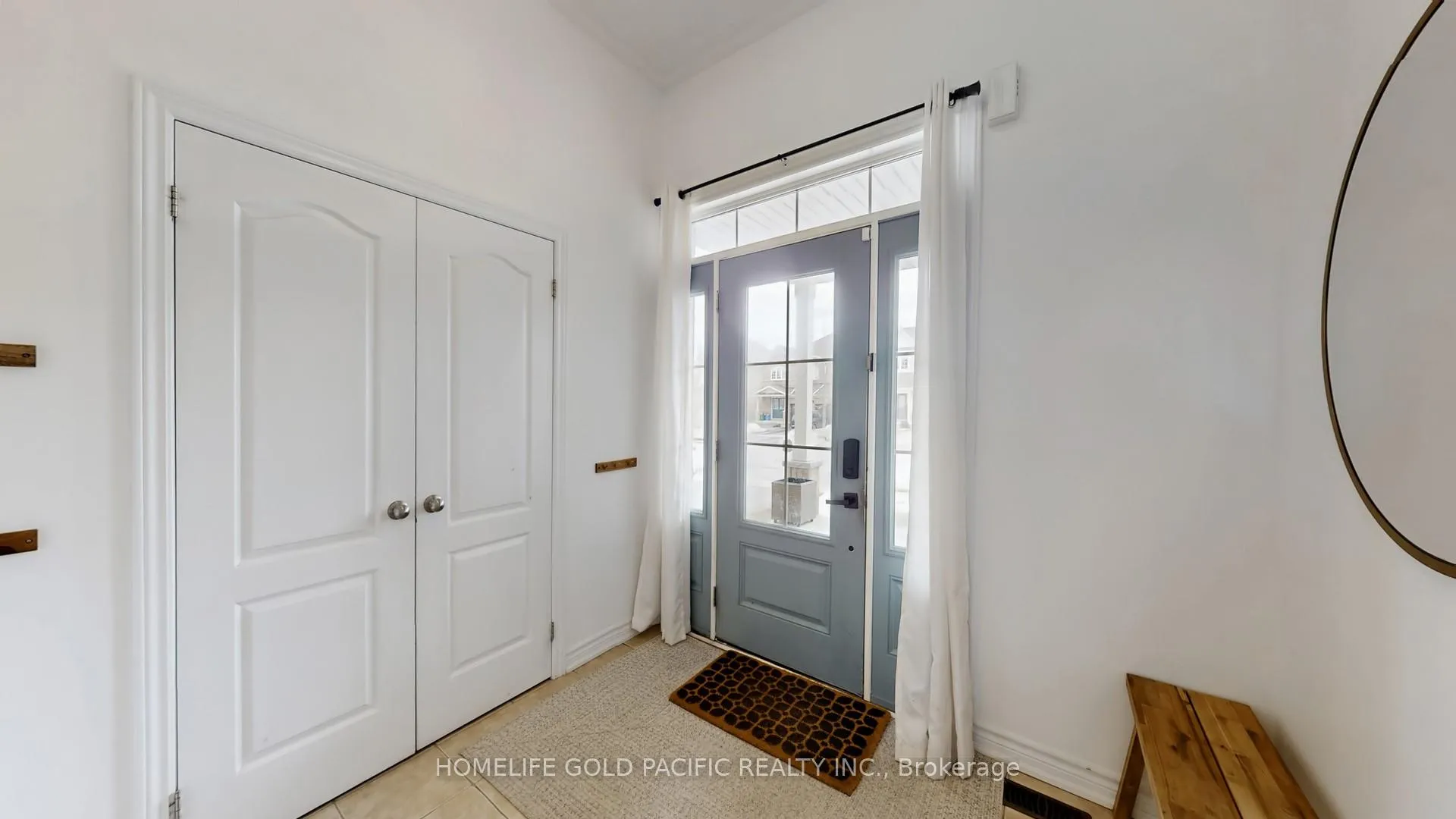 Photo 3 of 176 Glenabbey Drive, Clarington, Courtice — HOMEH
