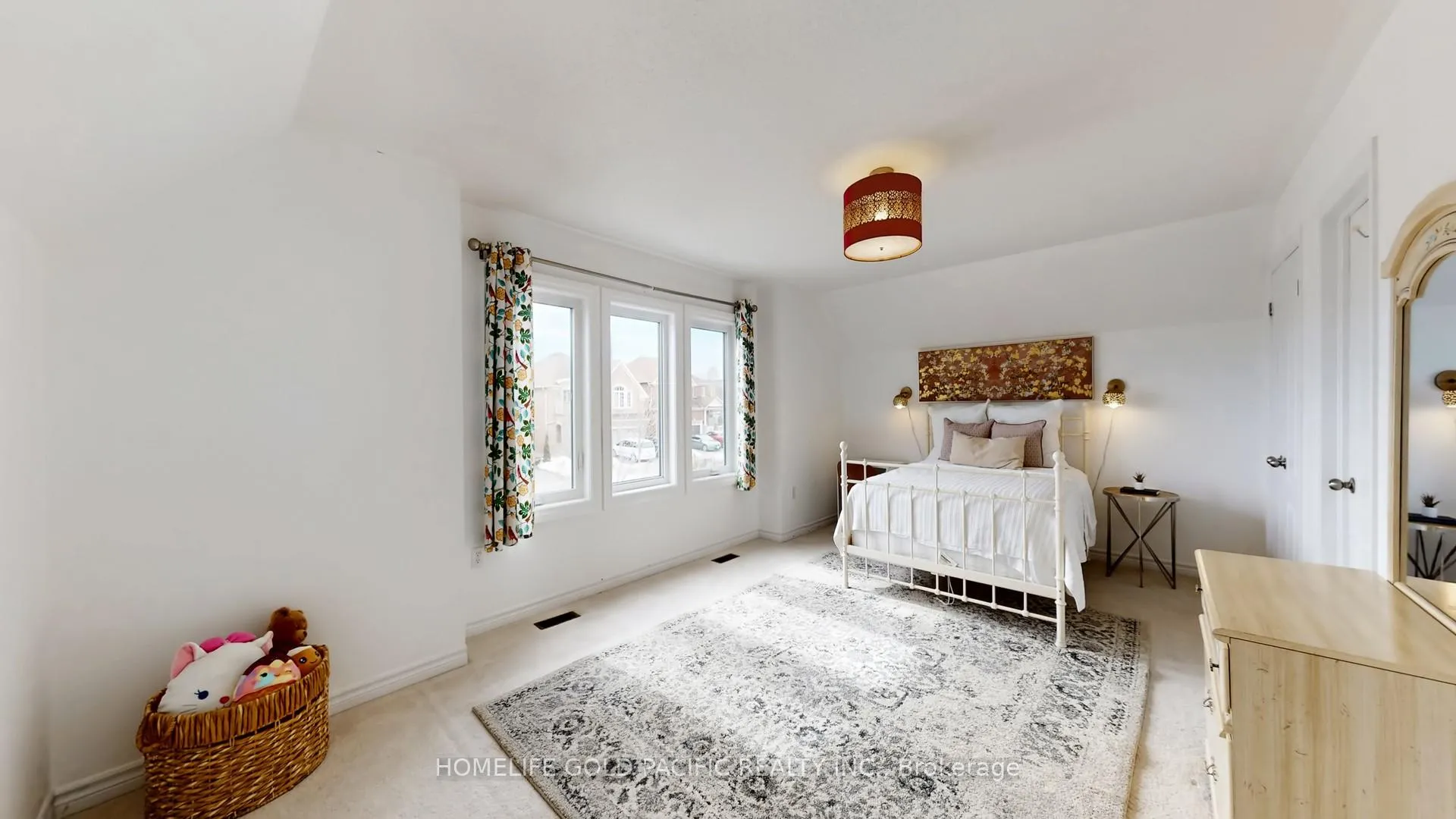 Photo 31 of 176 Glenabbey Drive, Clarington, Courtice — HOMEH