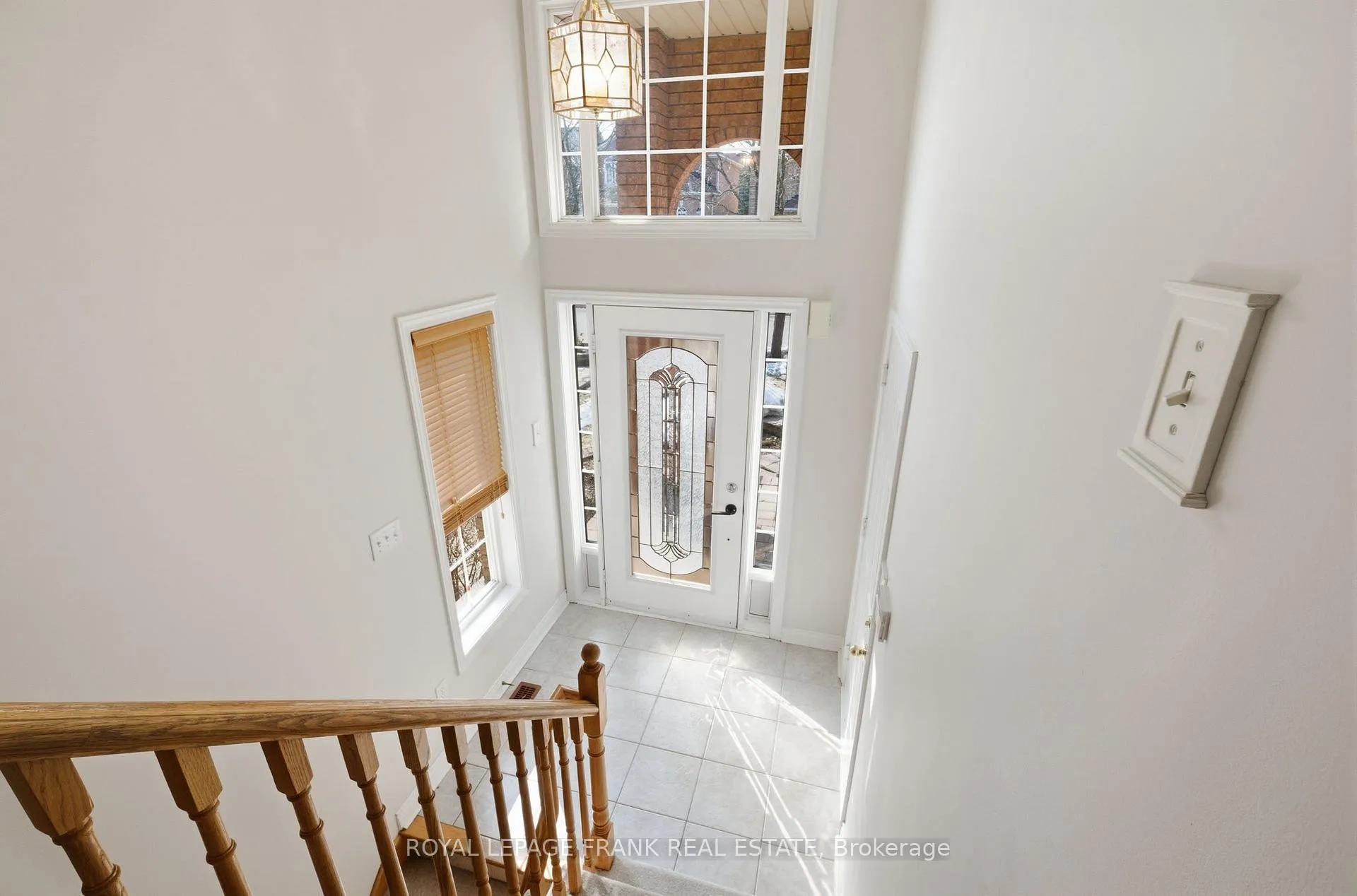 Photo 3 of 85 Gateway Court E, Whitby, Taunton North — HOMEH