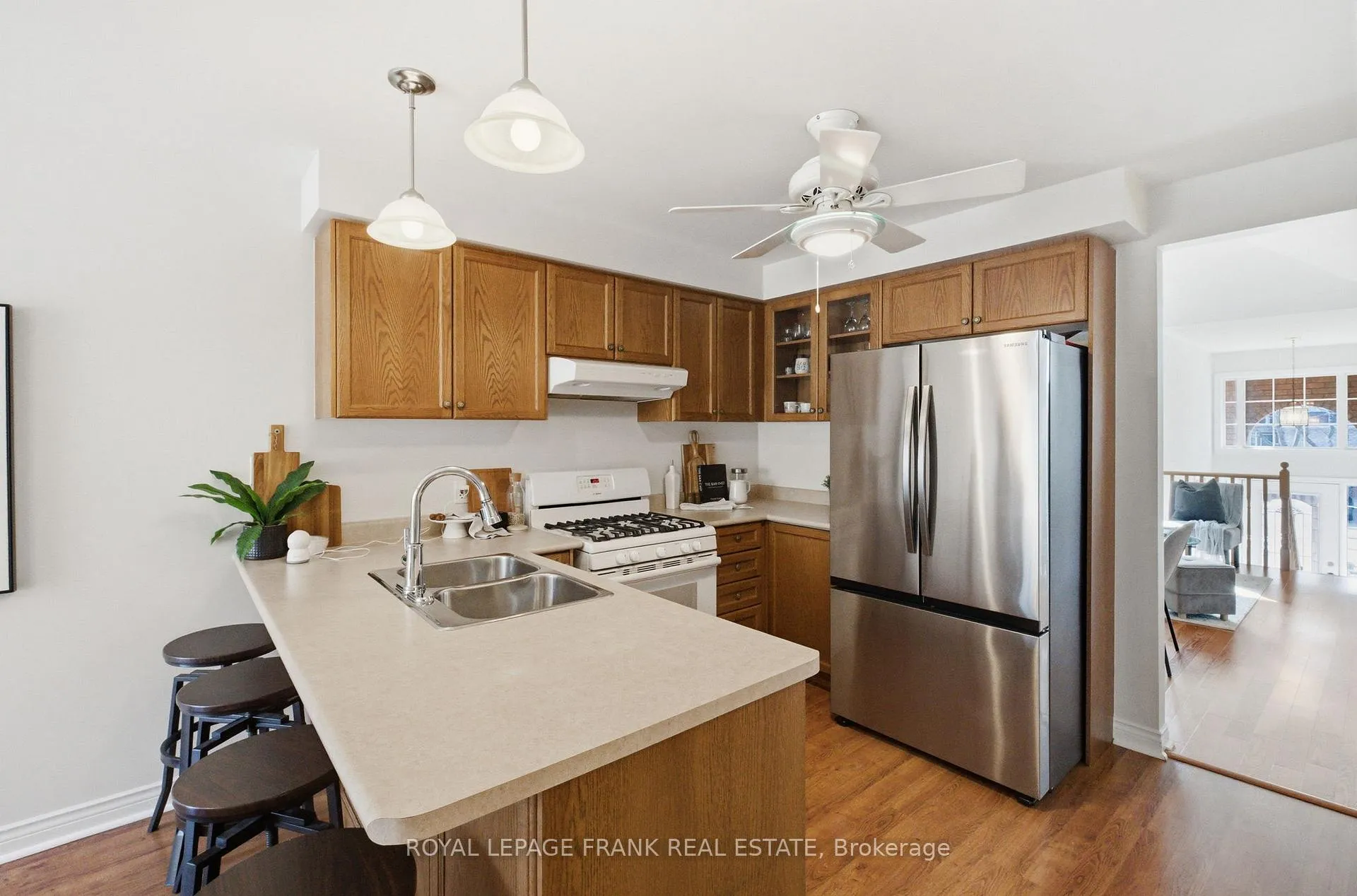 Photo 11 of 85 Gateway Court E, Whitby, Taunton North — HOMEH