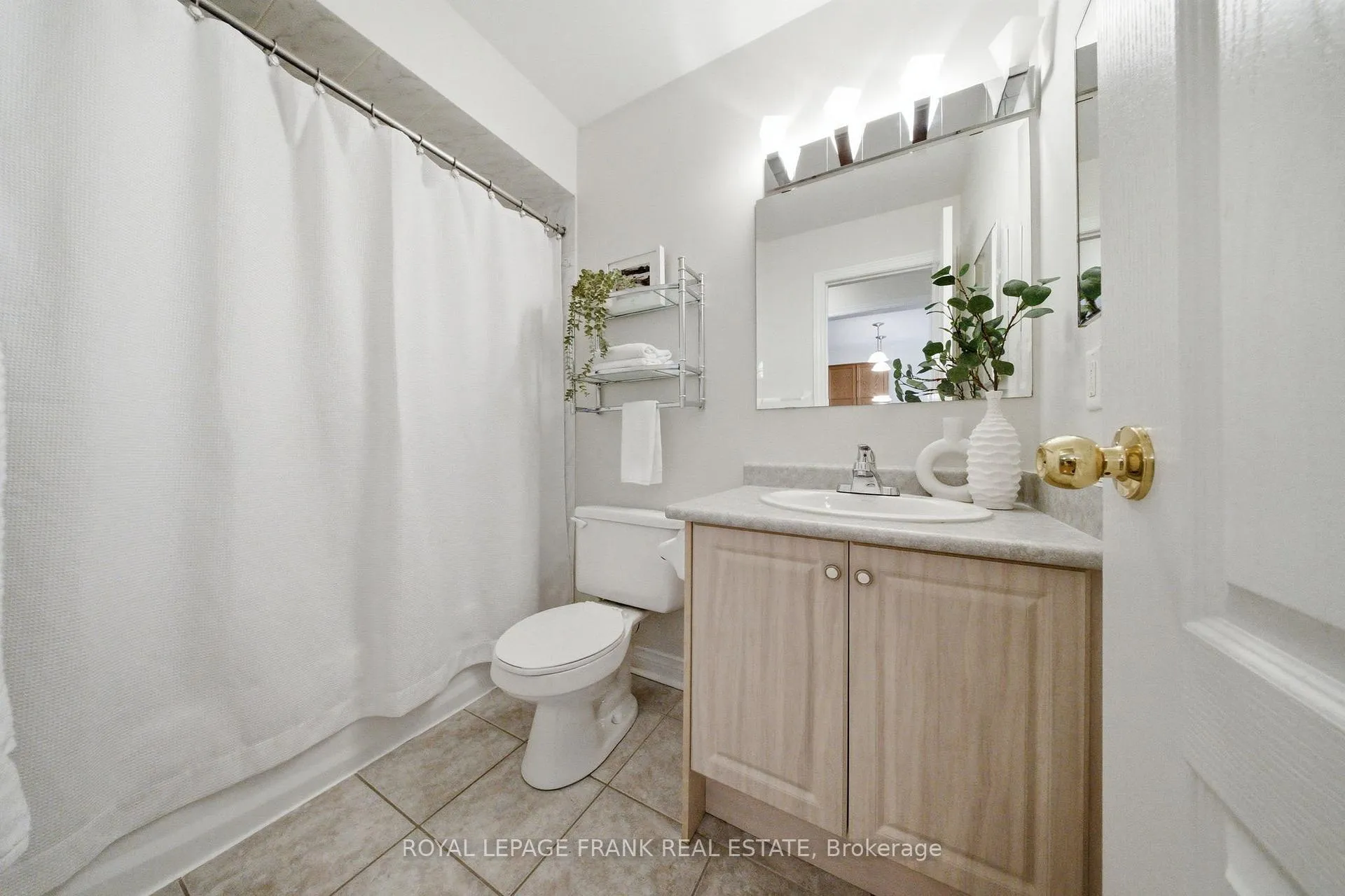 Photo 21 of 85 Gateway Court E, Whitby, Taunton North — HOMEH