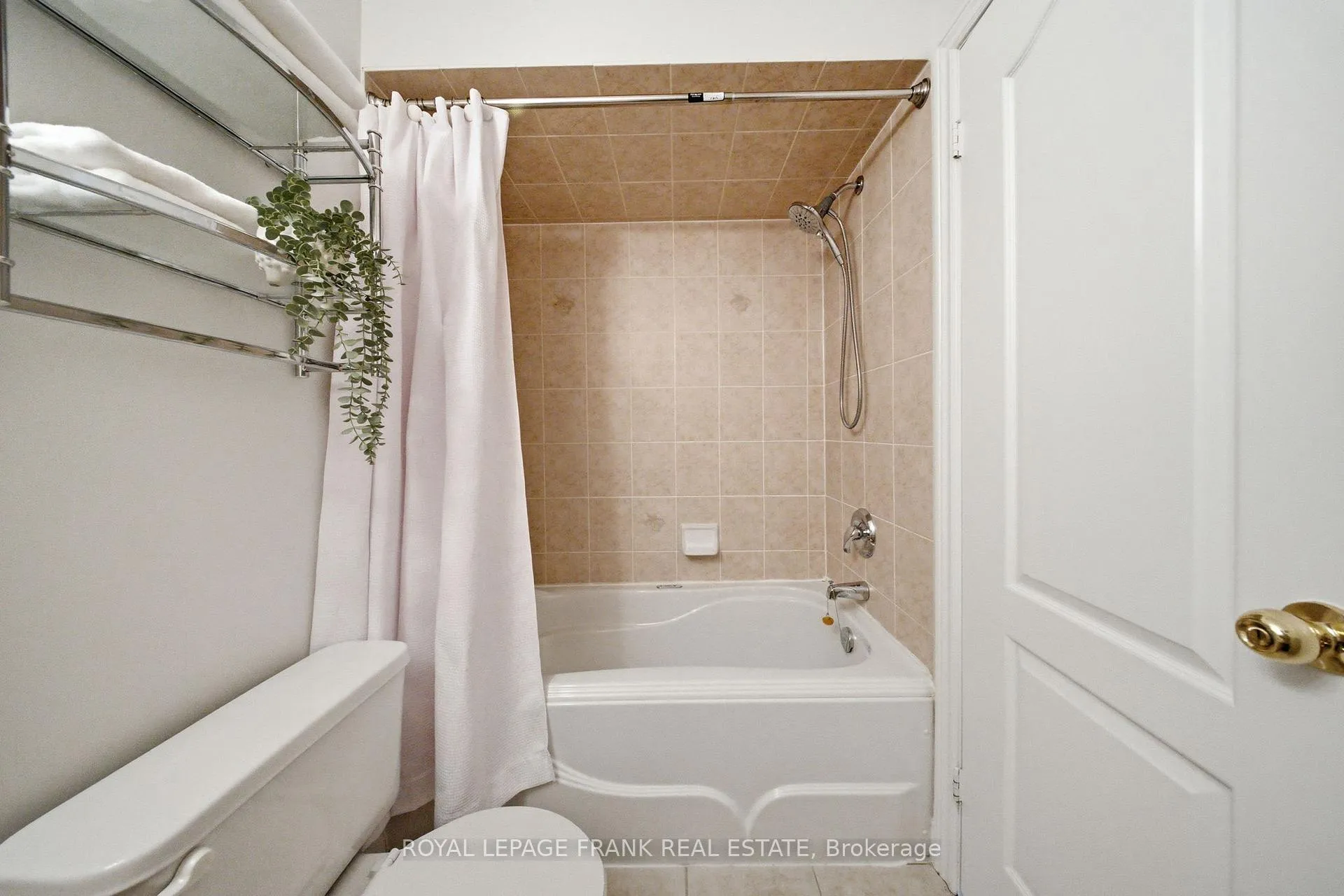 Photo 27 of 85 Gateway Court E, Whitby, Taunton North — HOMEH