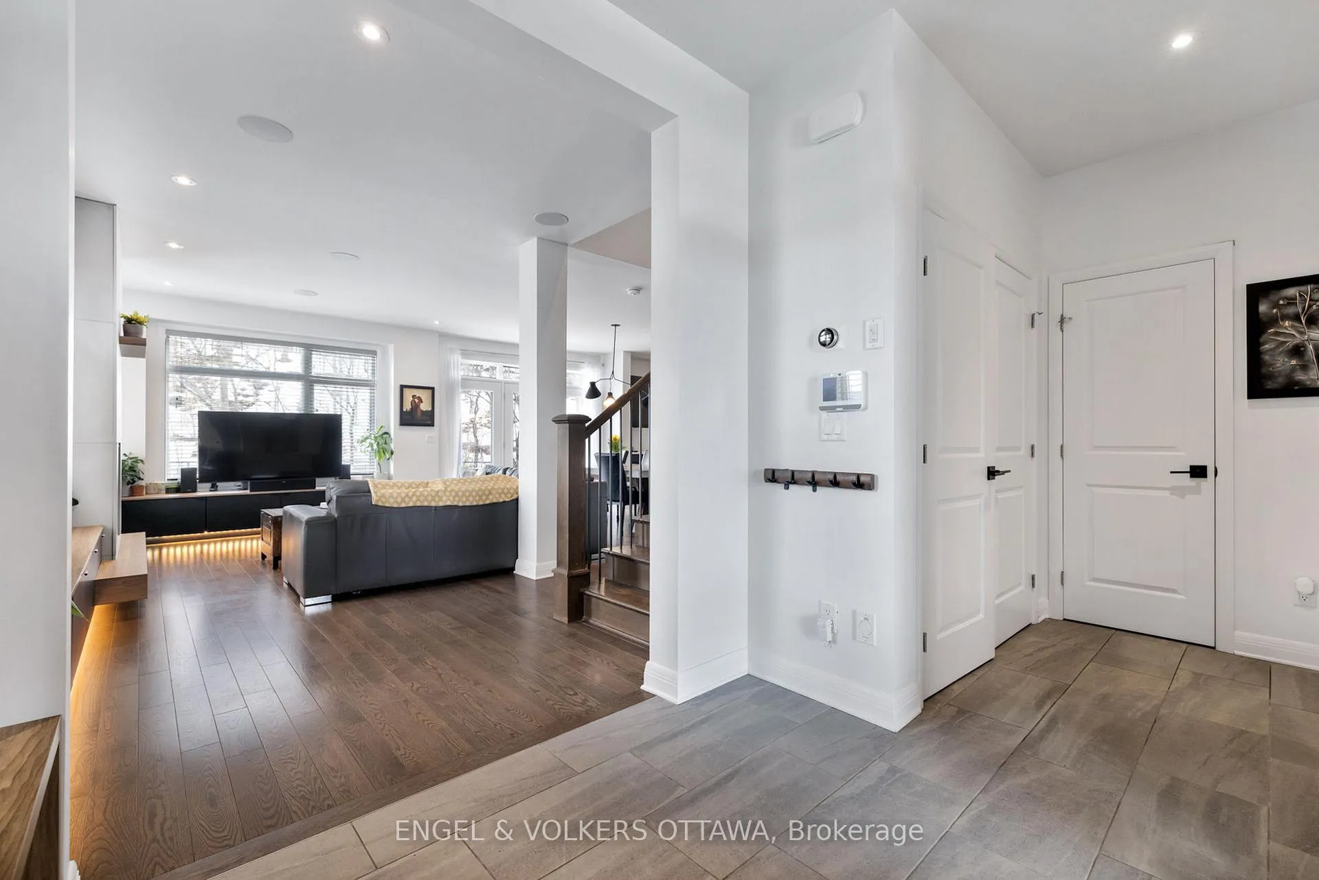 Photo 5 of 157 Avro Circle, Ottawa, CFB Rockcliffe and Area — HOMEH