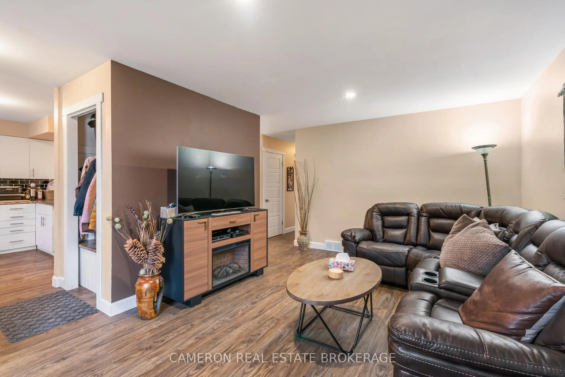 Photo 3 of 663 Hamilton Crescent, Cornwall — HOMEH