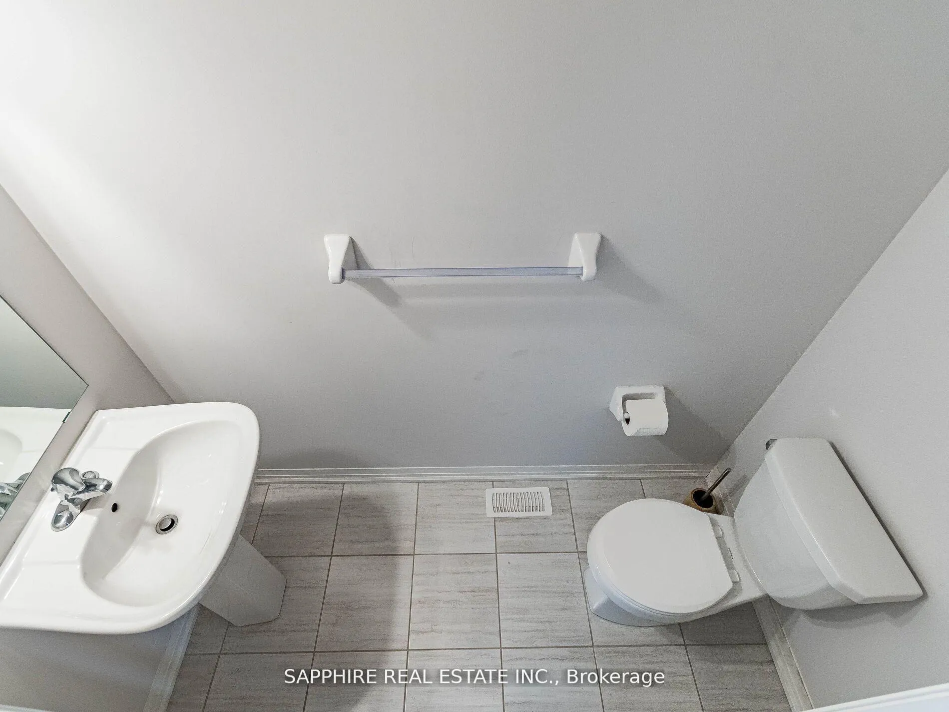 Photo 11 of 215 Provident Way, Hamilton, Mount Hope — HOMEH