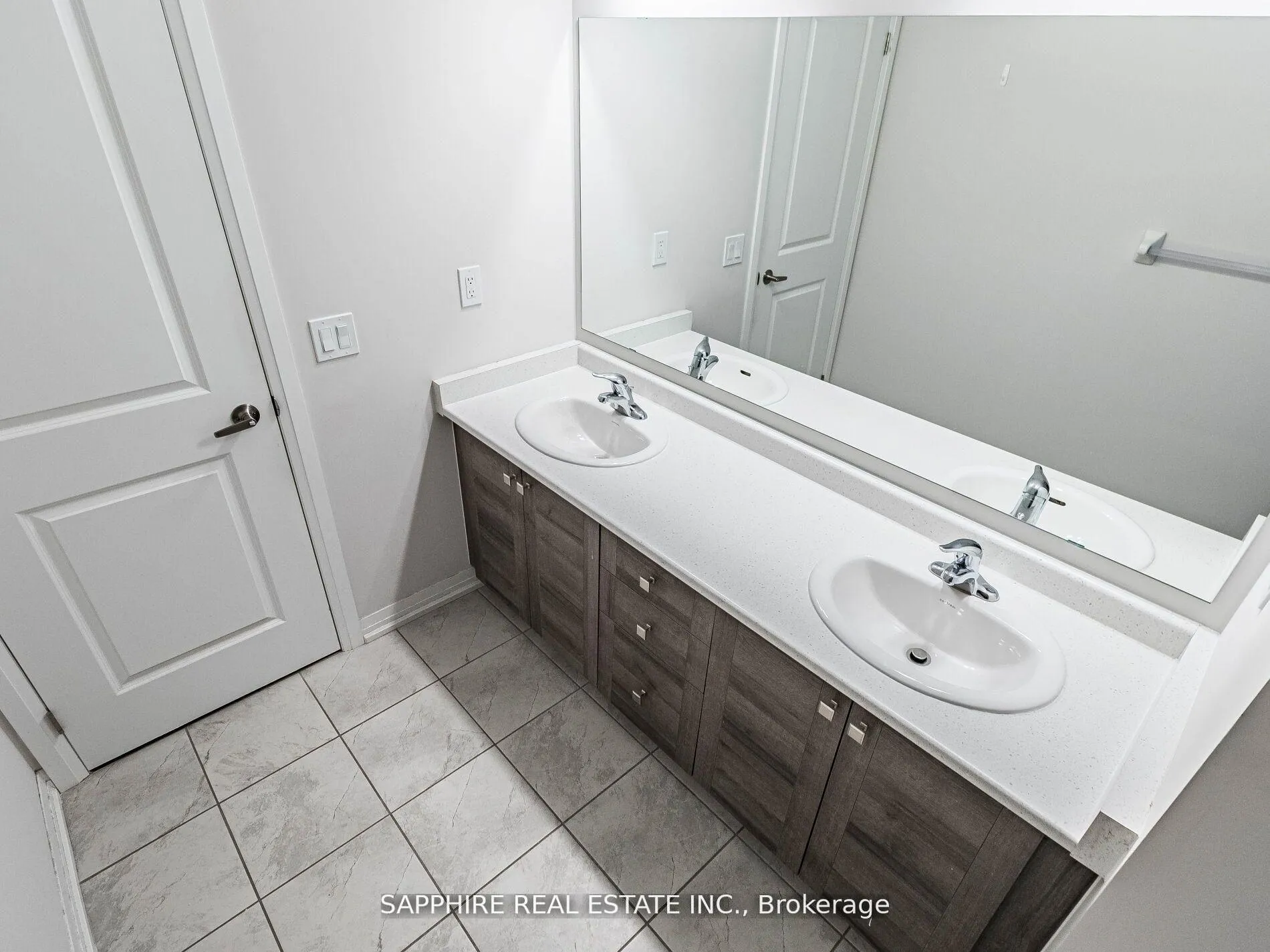Photo 20 of 215 Provident Way, Hamilton, Mount Hope — HOMEH