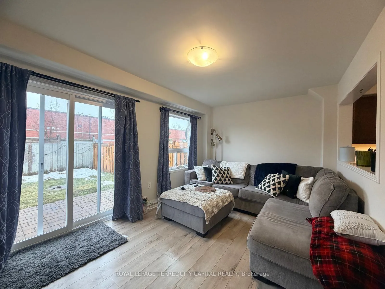 Photo 3 of 110 Majesty Boulevard, Barrie, Innis-Shore — HOMEH