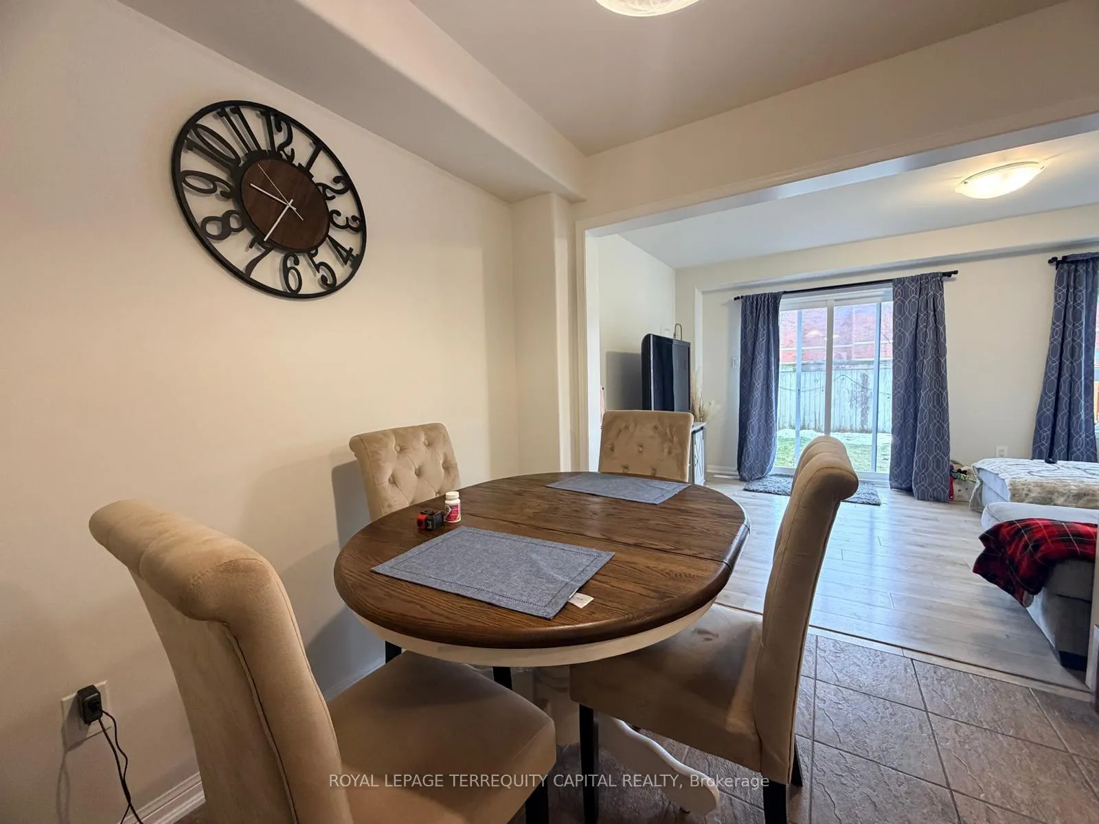 Photo 11 of 110 Majesty Boulevard, Barrie, Innis-Shore — HOMEH