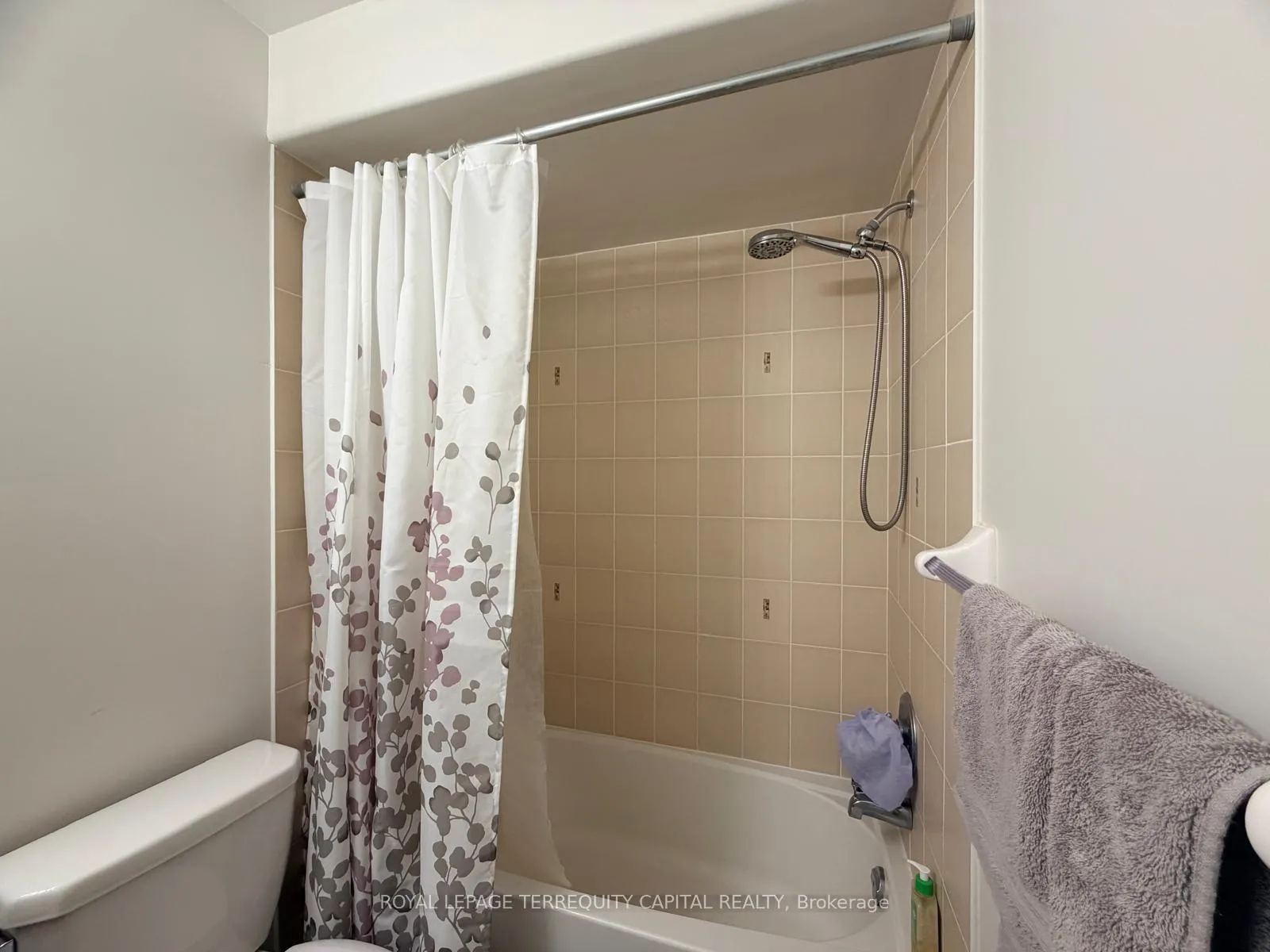 Photo 17 of 110 Majesty Boulevard, Barrie, Innis-Shore — HOMEH