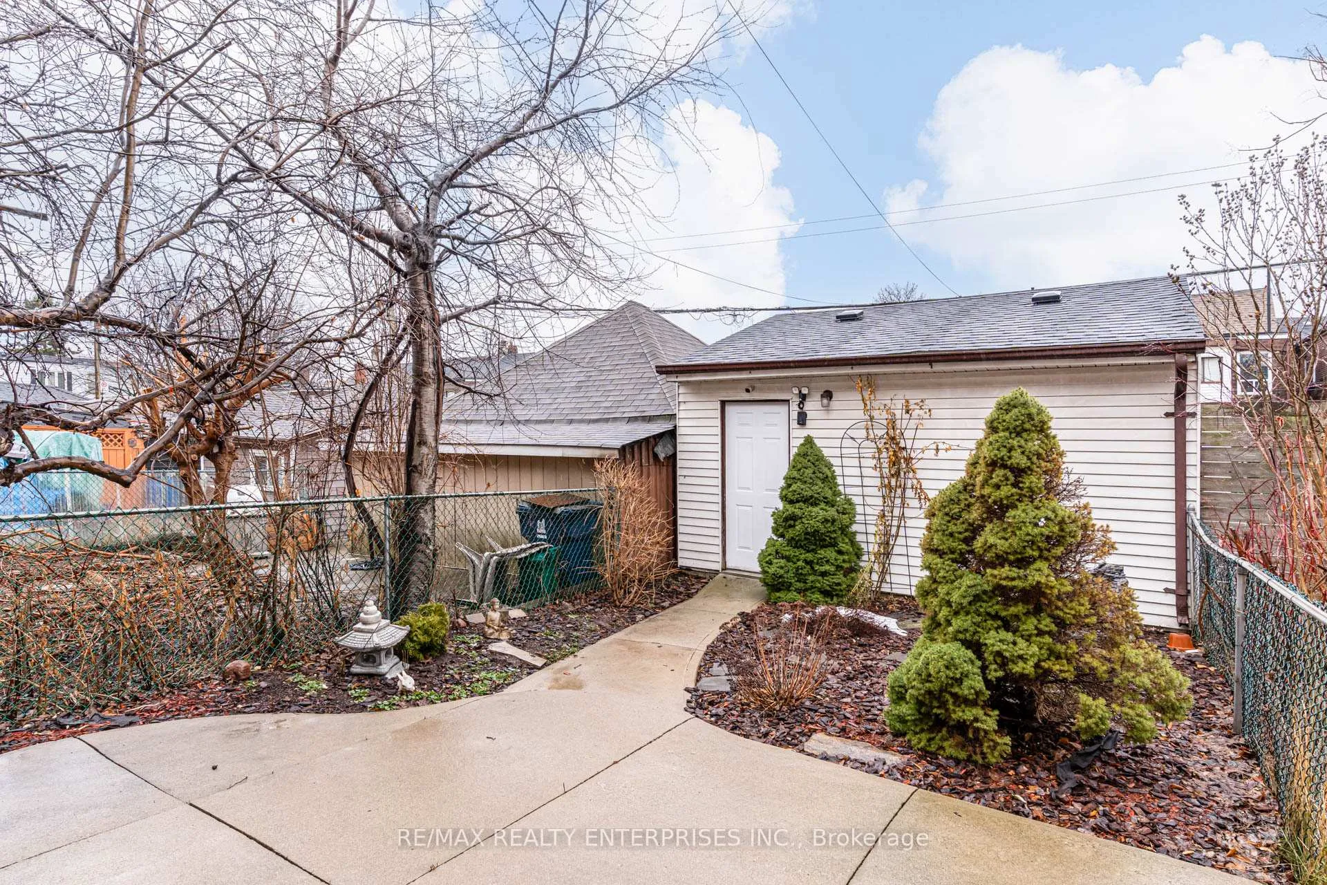 Photo 29 of 57 Peterborough Avenue, Toronto, Corso Italia-Davenport — HOMEH