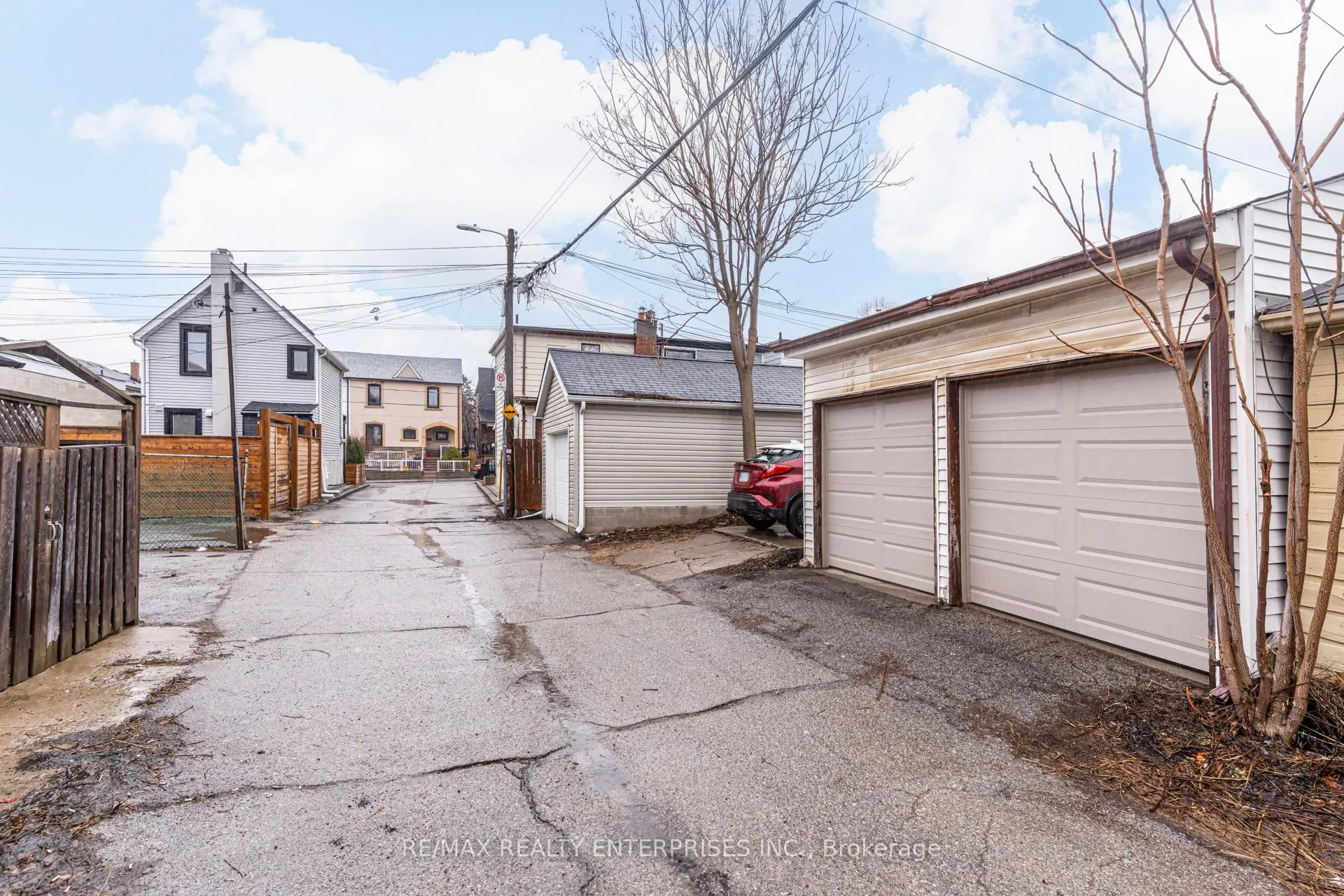 Photo 31 of 57 Peterborough Avenue, Toronto, Corso Italia-Davenport — HOMEH