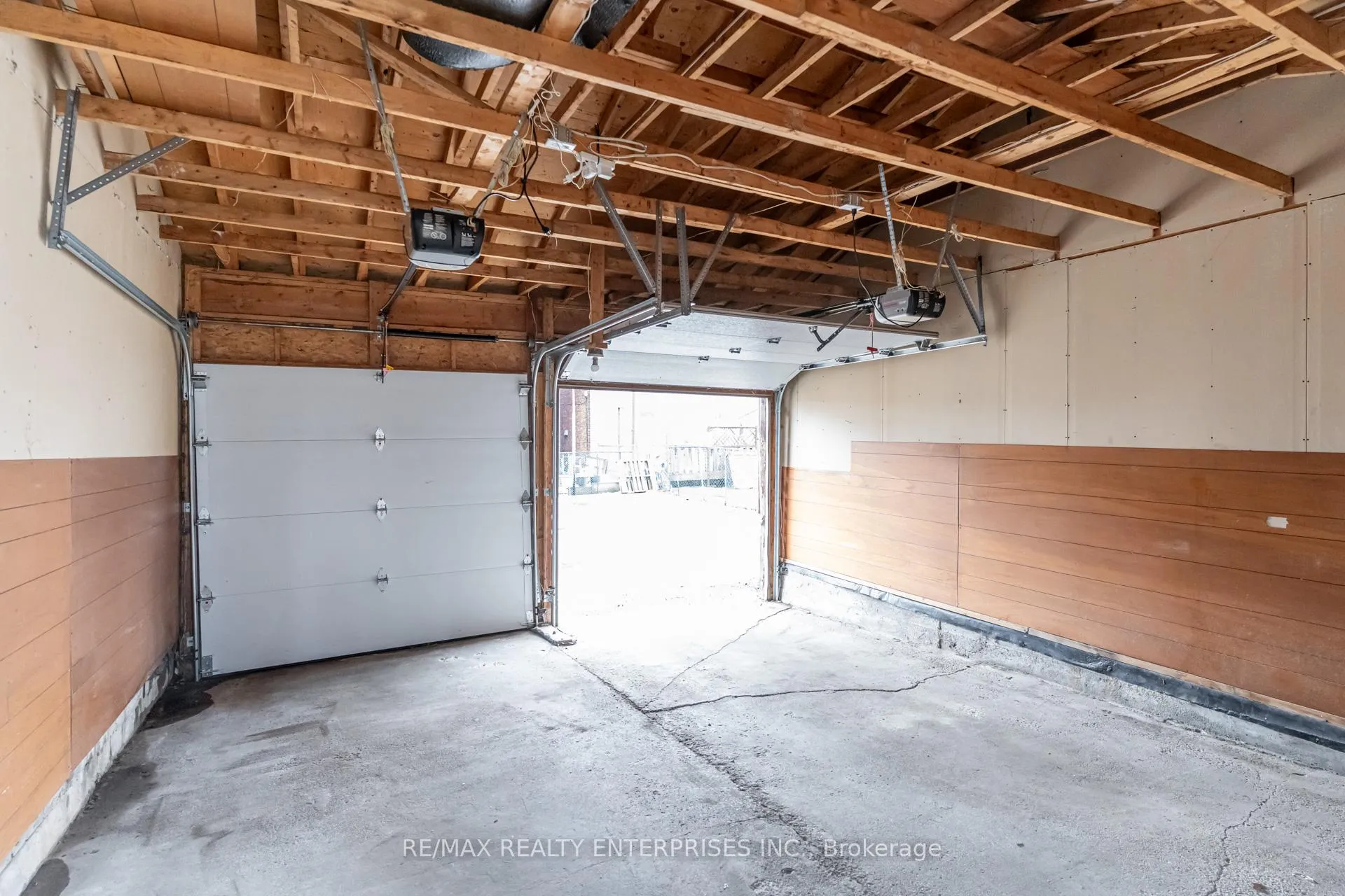 Photo 33 of 57 Peterborough Avenue, Toronto, Corso Italia-Davenport — HOMEH