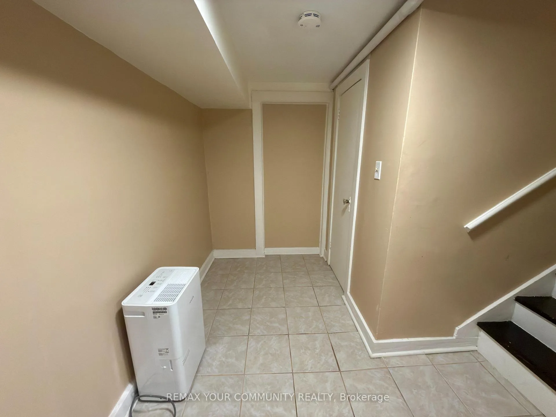 Photo 3 of Unit Lower, 86 Lesmount Avenue, Toronto, East York — HOMEH