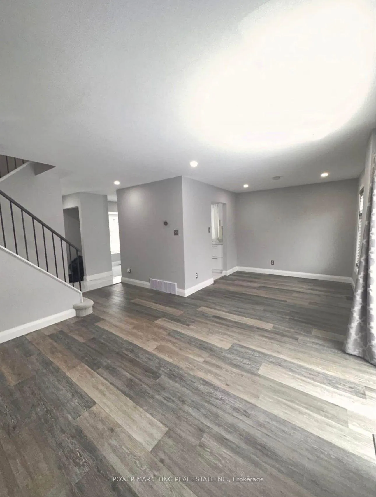 Photo 2 of 517 Apollo Way, Ottawa, Fallingbrook/Pineridge — HOMEH