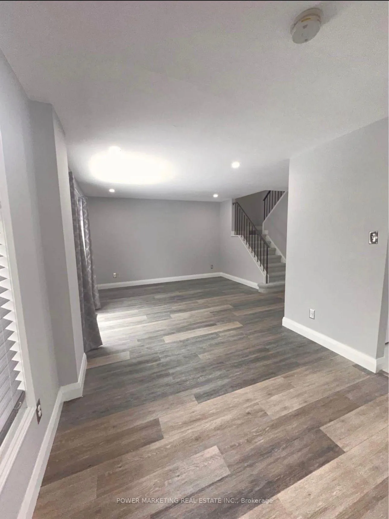 Photo 4 of 517 Apollo Way, Ottawa, Fallingbrook/Pineridge — HOMEH