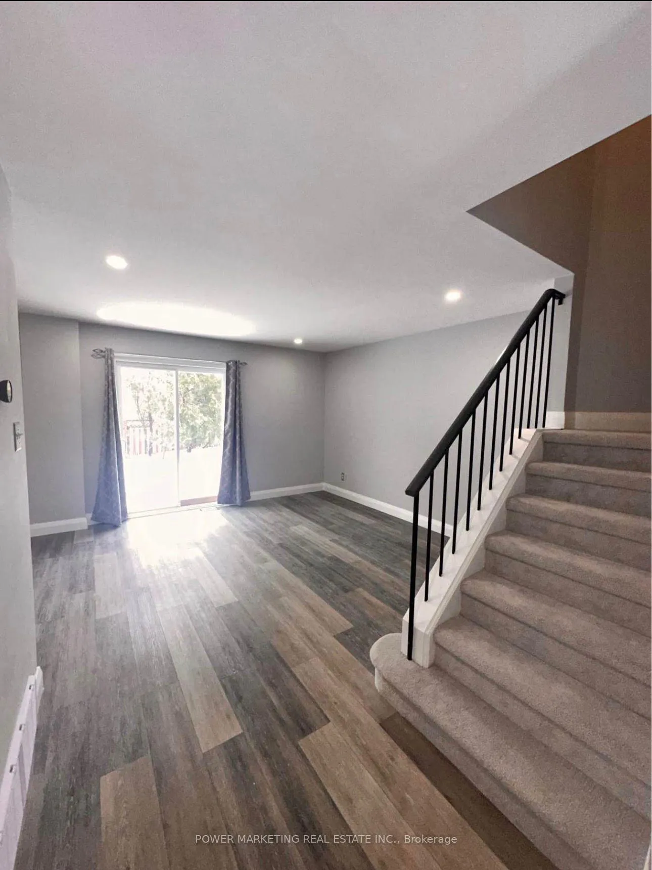 Photo 5 of 517 Apollo Way, Ottawa, Fallingbrook/Pineridge — HOMEH