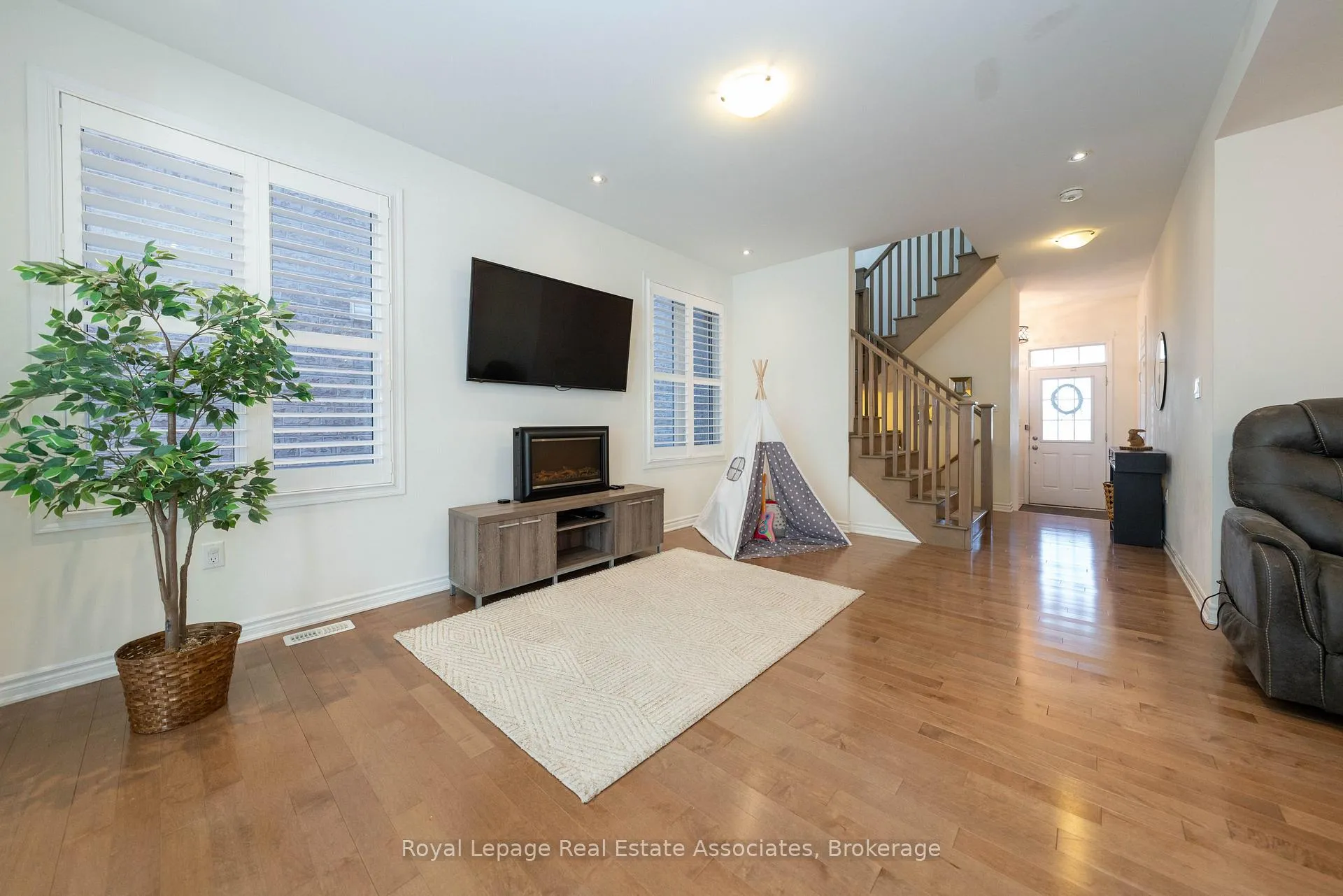 Photo 6 of 307 Whitlock Avenue, Milton, Ford — HOMEH