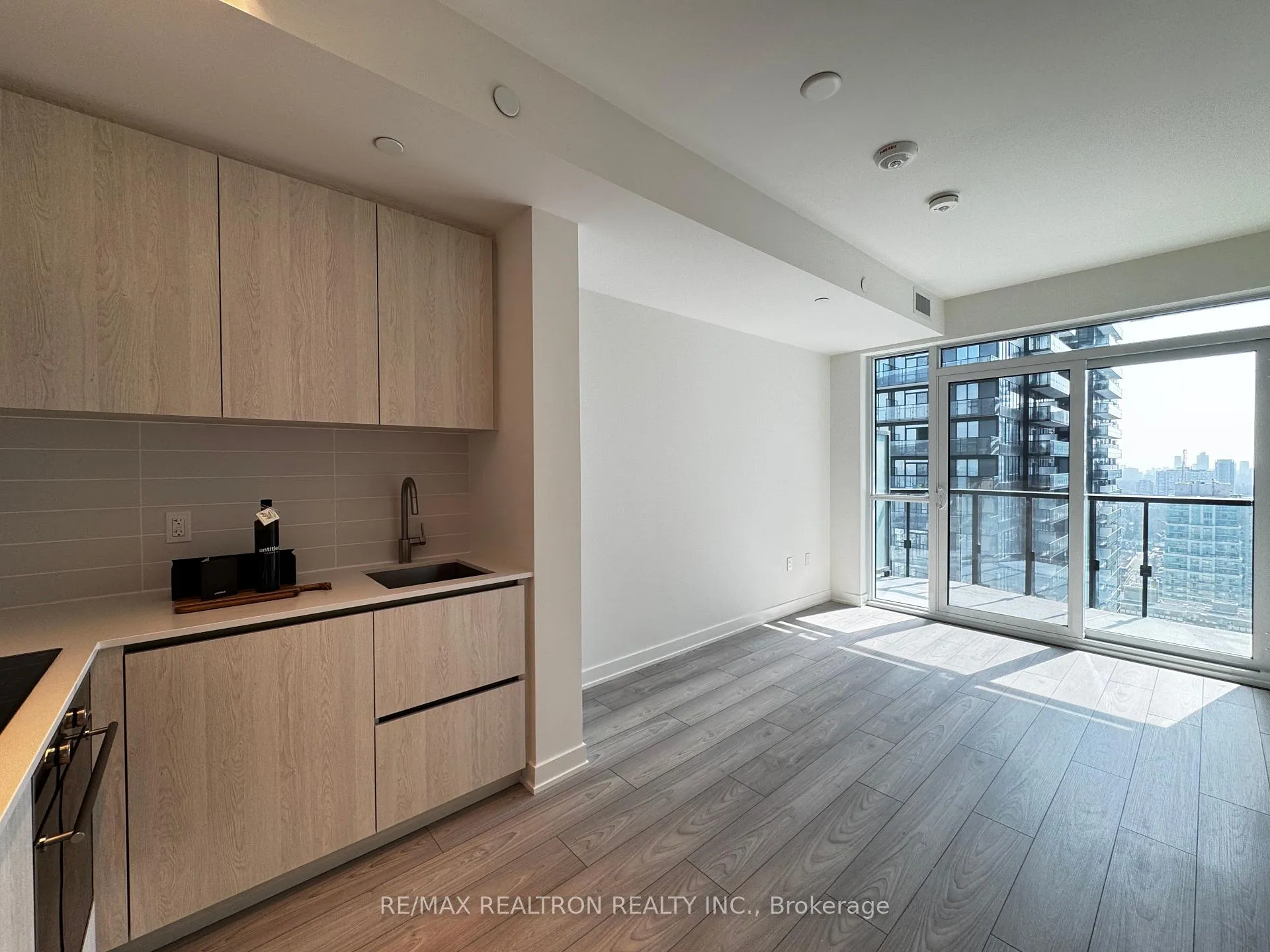 Photo 2 of Unit 2501, 110 Broadway Avenue, Toronto, Mount Pleasant West — HOMEH