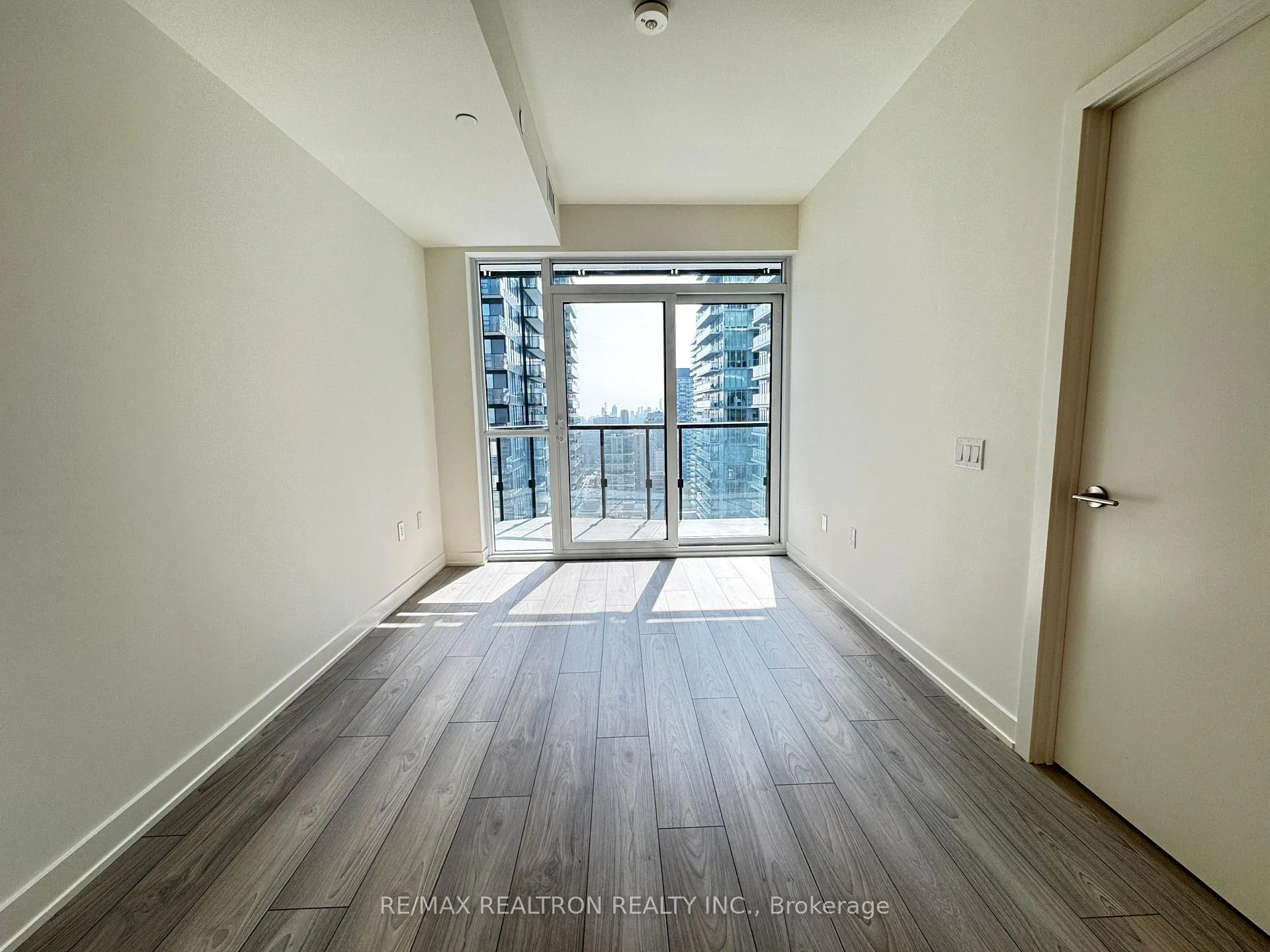 Photo 5 of Unit 2501, 110 Broadway Avenue, Toronto, Mount Pleasant West — HOMEH