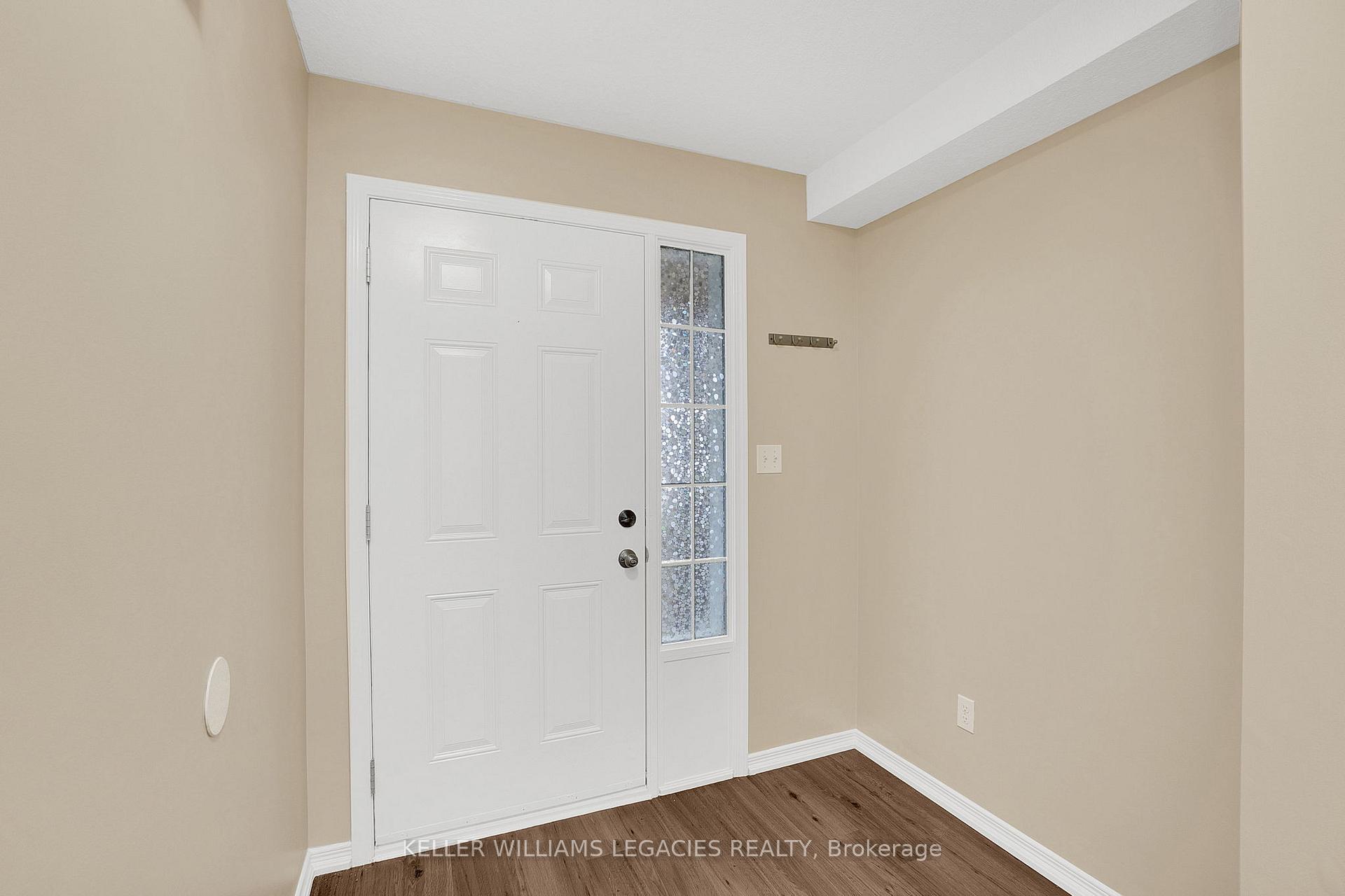 Photo 2 of 933 Zeller Crescent, Kitchener — HOMEH