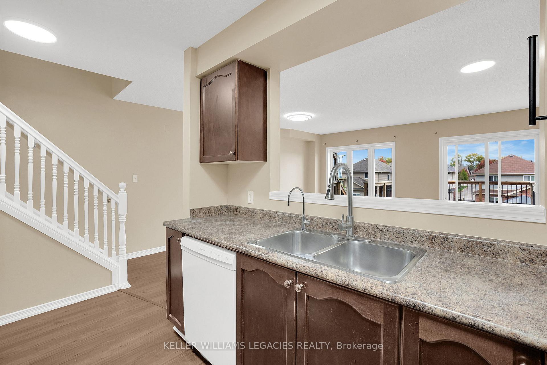 Photo 5 of 933 Zeller Crescent, Kitchener — HOMEH