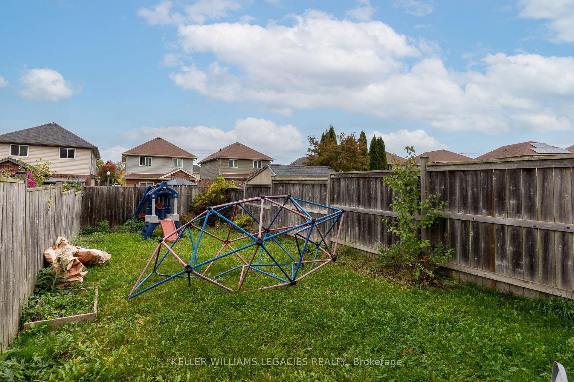 Photo 15 of 933 Zeller Crescent, Kitchener — HOMEH