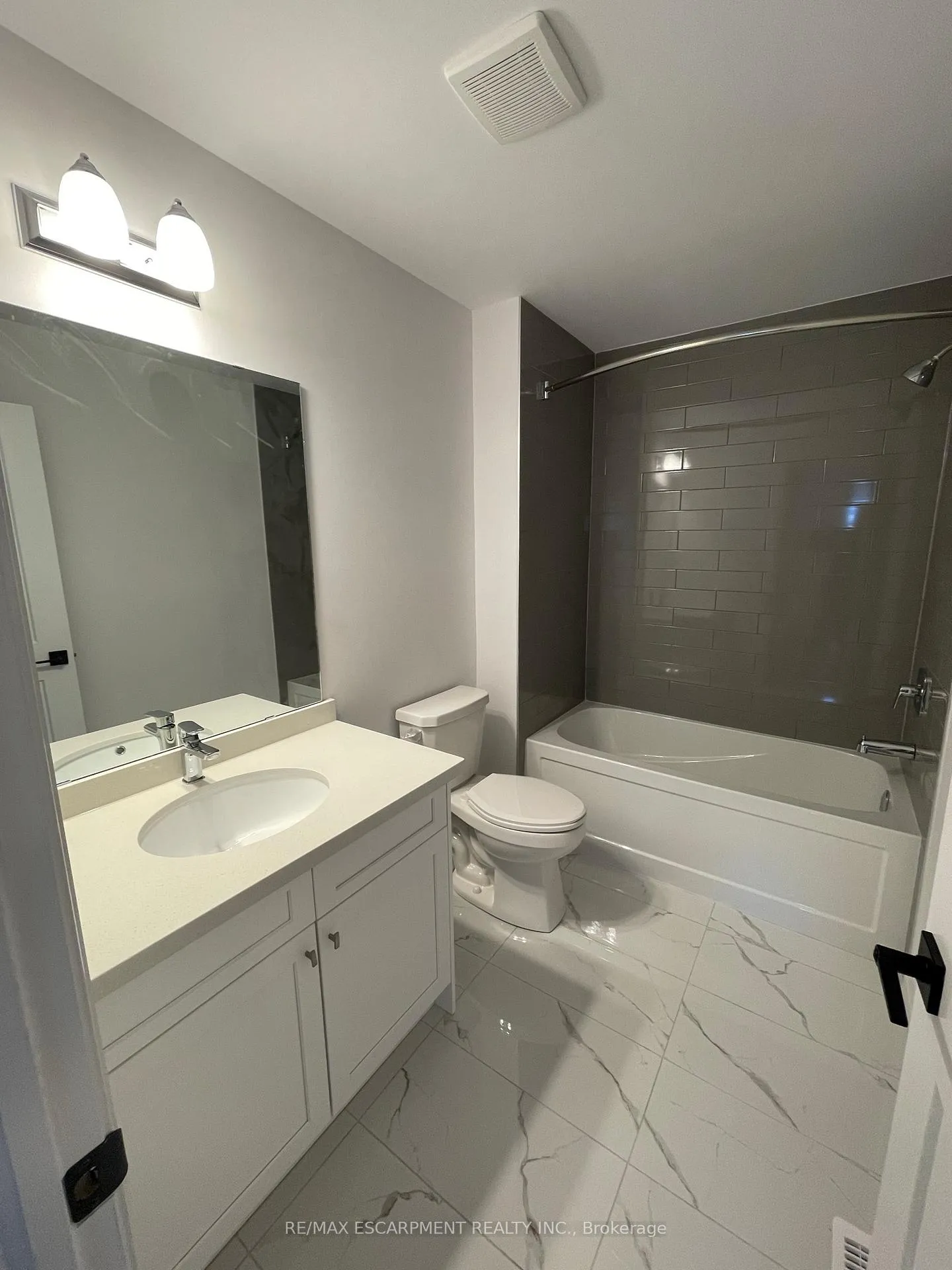Photo 3 of Unit 106, 61 Soho Street, Hamilton, Stoney Creek Mountain — HOMEH