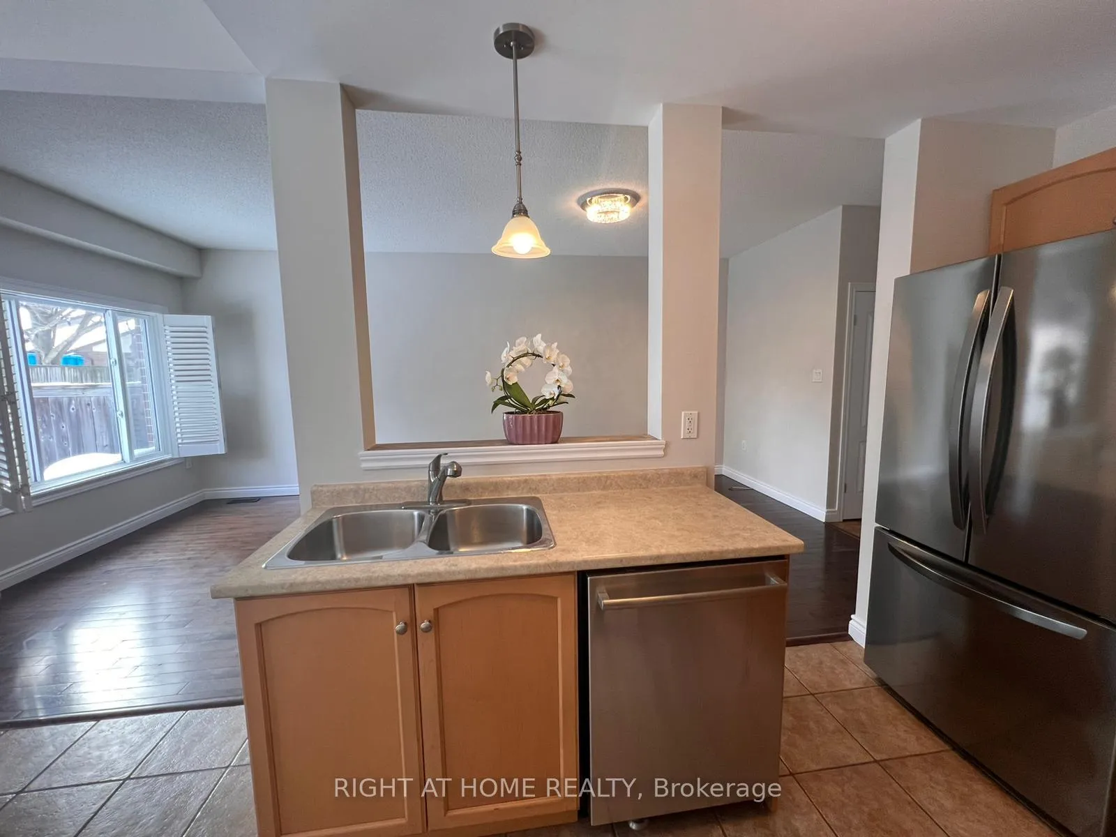 Photo 3 of Unit 9, 22 Liddycoat Lane, Hamilton, Ancaster — HOMEH