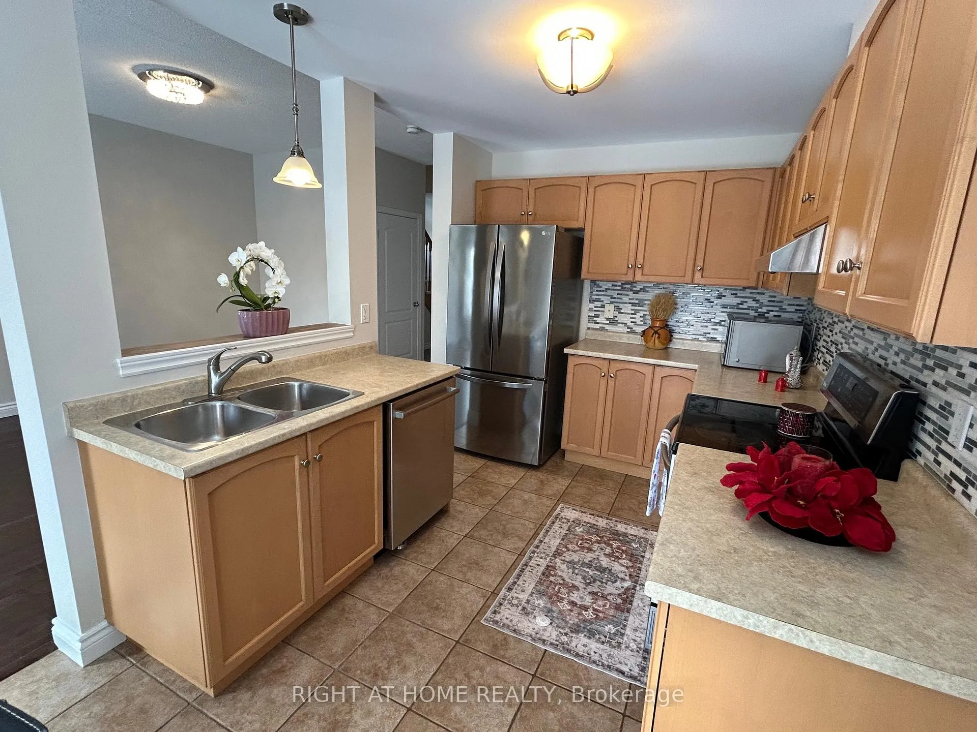 Photo 4 of Unit 9, 22 Liddycoat Lane, Hamilton, Ancaster — HOMEH