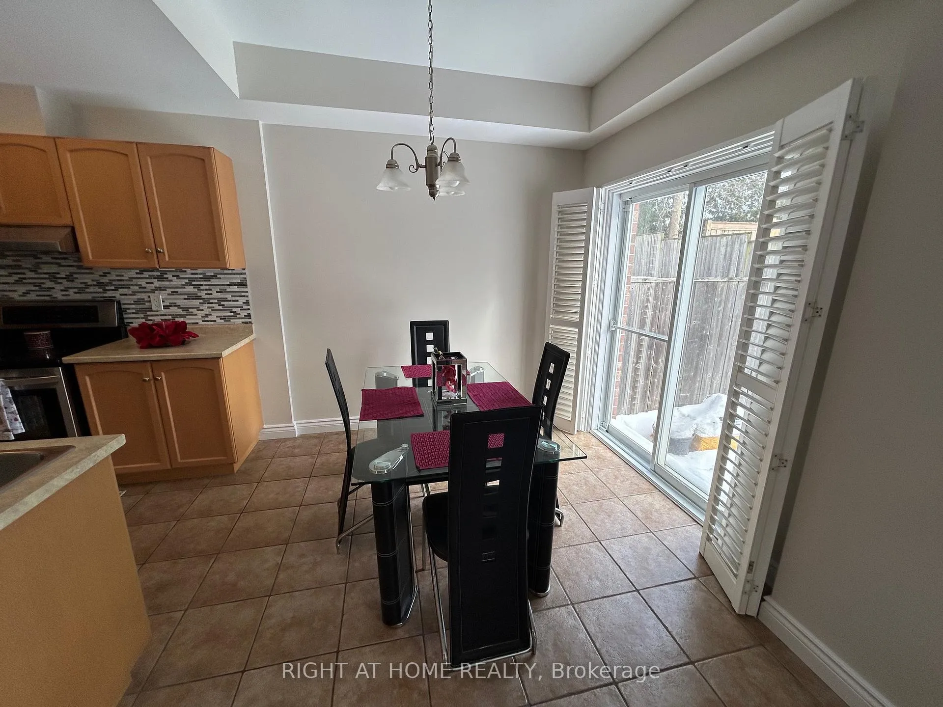 Photo 5 of Unit 9, 22 Liddycoat Lane, Hamilton, Ancaster — HOMEH