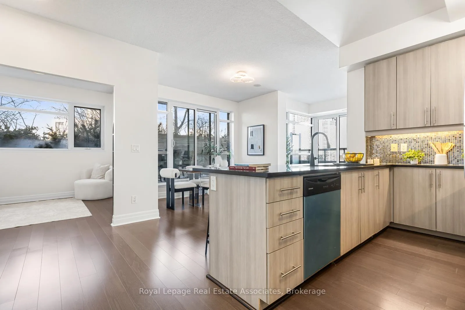 Photo 3 of Unit 701, 8130 Birchmount Road, Markham, Unionville — HOMEH
