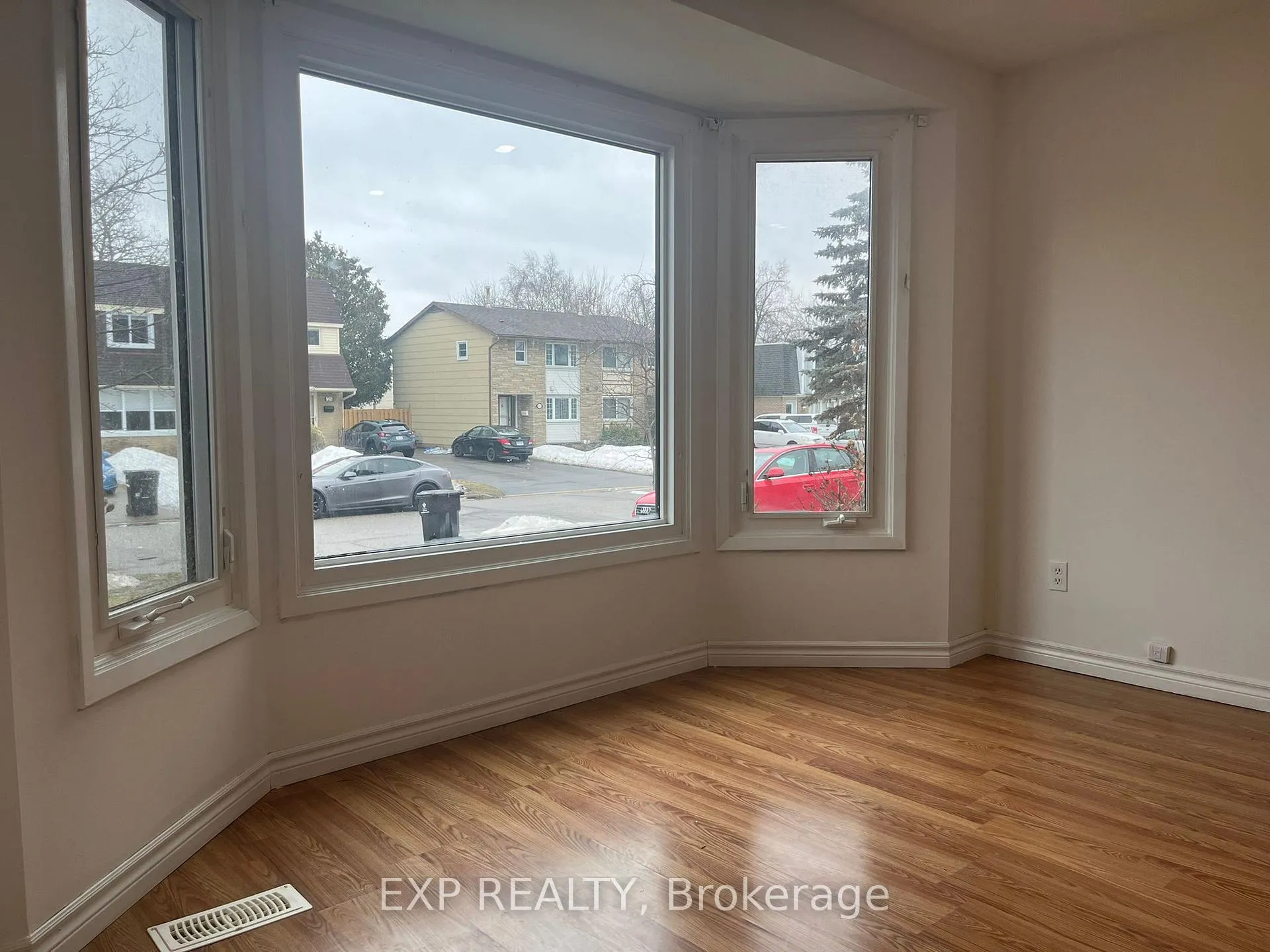 Photo 2 of 123 Greendale Crescent, Kitchener, Centreville Chicopee — HOMEH