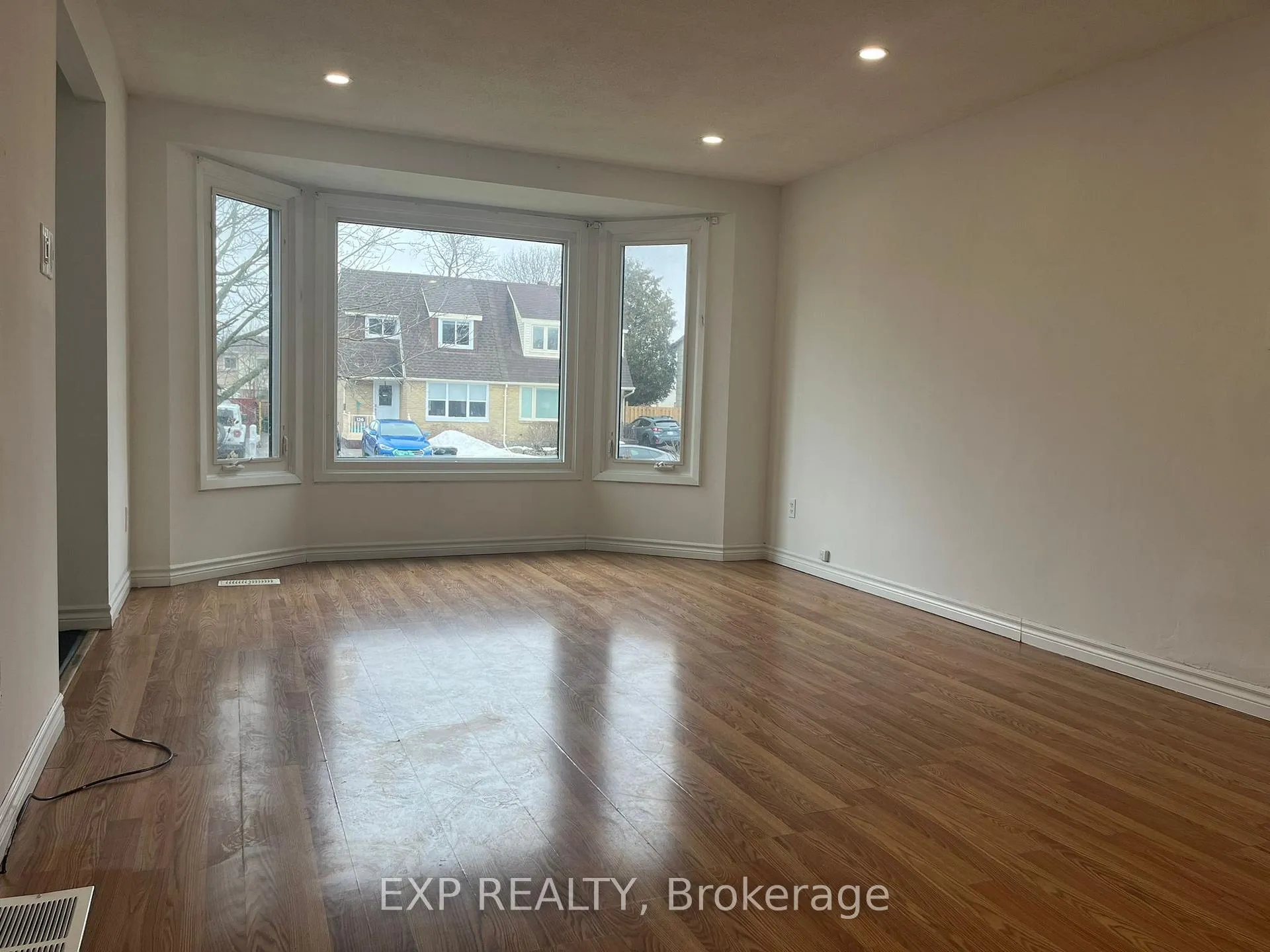 Photo 3 of 123 Greendale Crescent, Kitchener, Centreville Chicopee — HOMEH