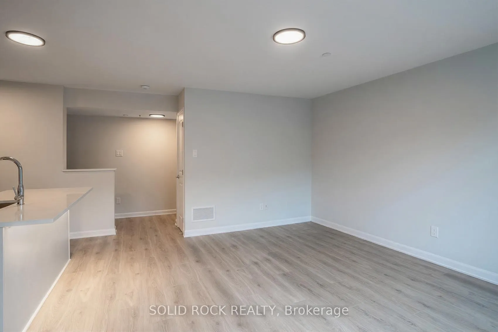 Photo 5 of Unit 20, 401 Glenroy Gilbert Drive, Ottawa, Barrhaven - Strandherd — HOMEH