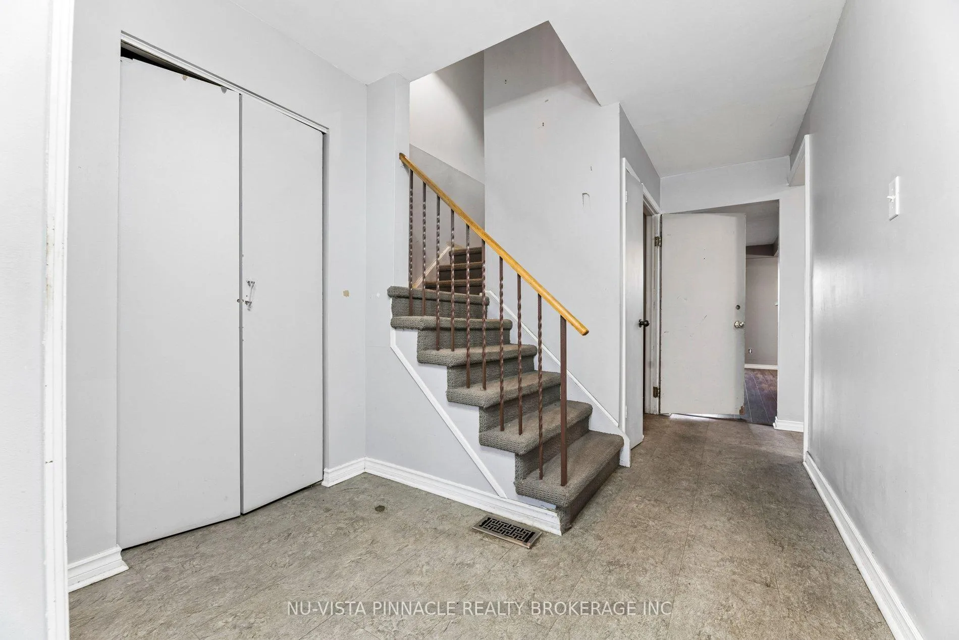 Photo 4 of 1627 Alwin Circle, Pickering, Village East — HOMEH