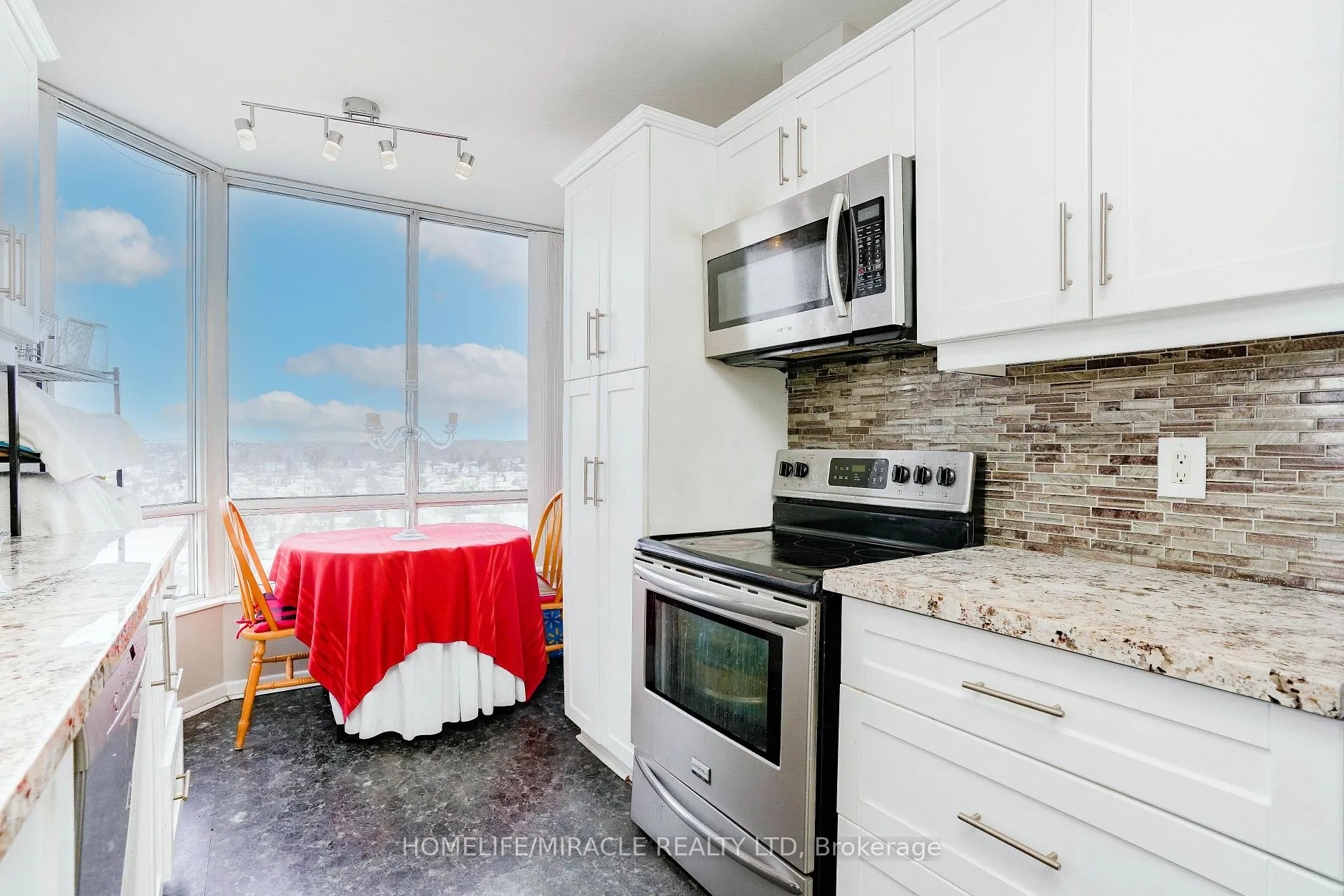 Photo 6 of Unit 1705, 26 Hanover Road, Brampton, Queen Street Corridor — HOMEH