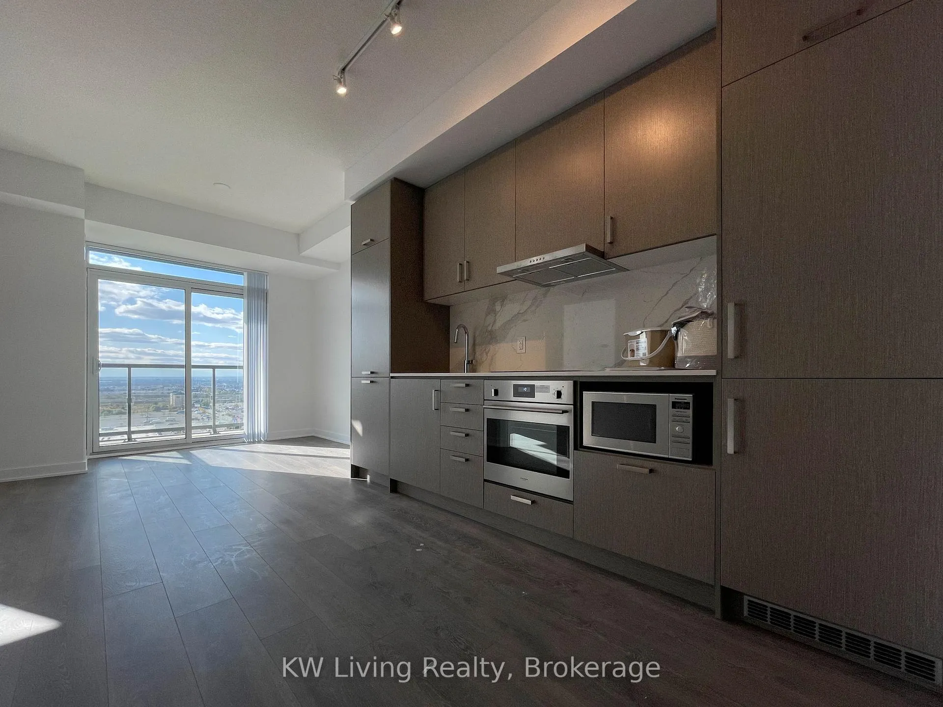 Photo 3 of Unit 1503, 60 Honeycrisp Crescent, Vaughan, Vaughan Corporate Centre — HOMEH