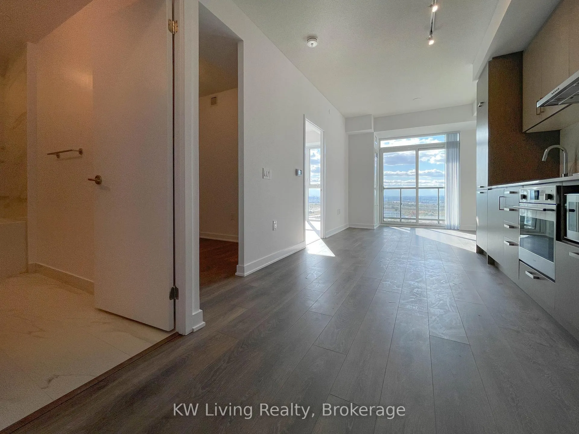 Photo 5 of Unit 1503, 60 Honeycrisp Crescent, Vaughan, Vaughan Corporate Centre — HOMEH
