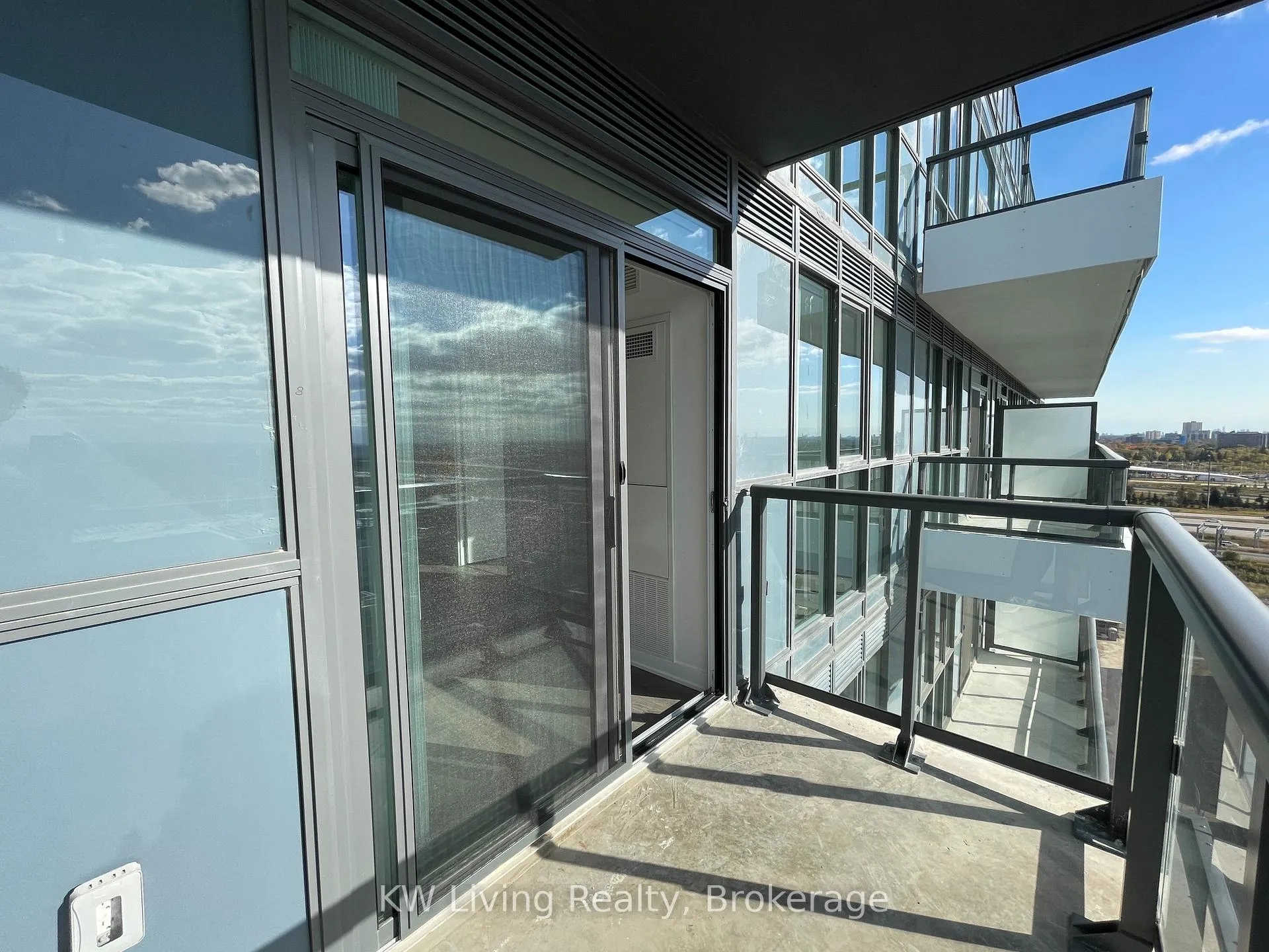 Photo 11 of Unit 1503, 60 Honeycrisp Crescent, Vaughan, Vaughan Corporate Centre — HOMEH