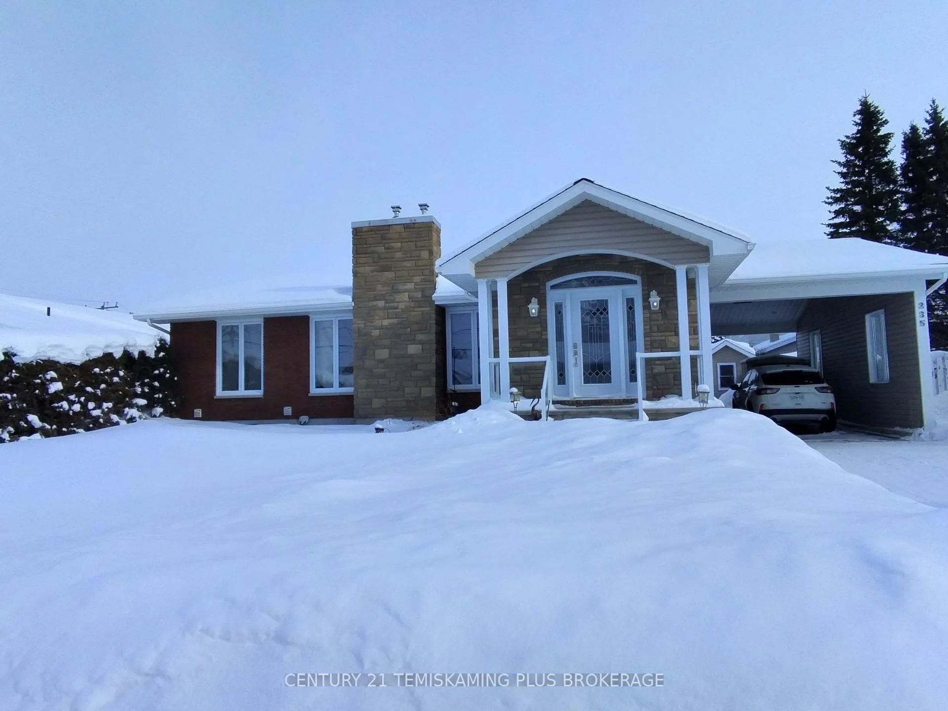 Front of 235 Mc Kelvie Street